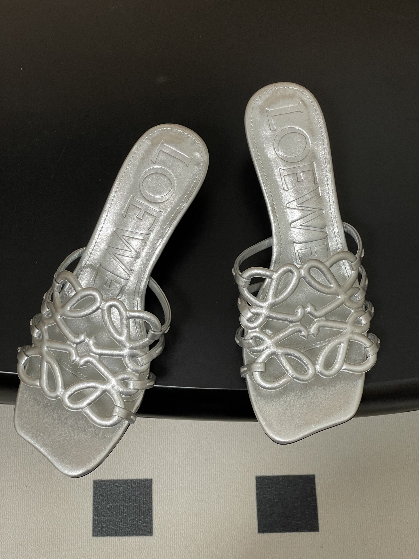 -LOEWE 罗意威 26ss 春夏新款 个性编织镂空高跟拖鞋 小猫跟凉拖鞋疯狂种草简约设计感觉更干净优