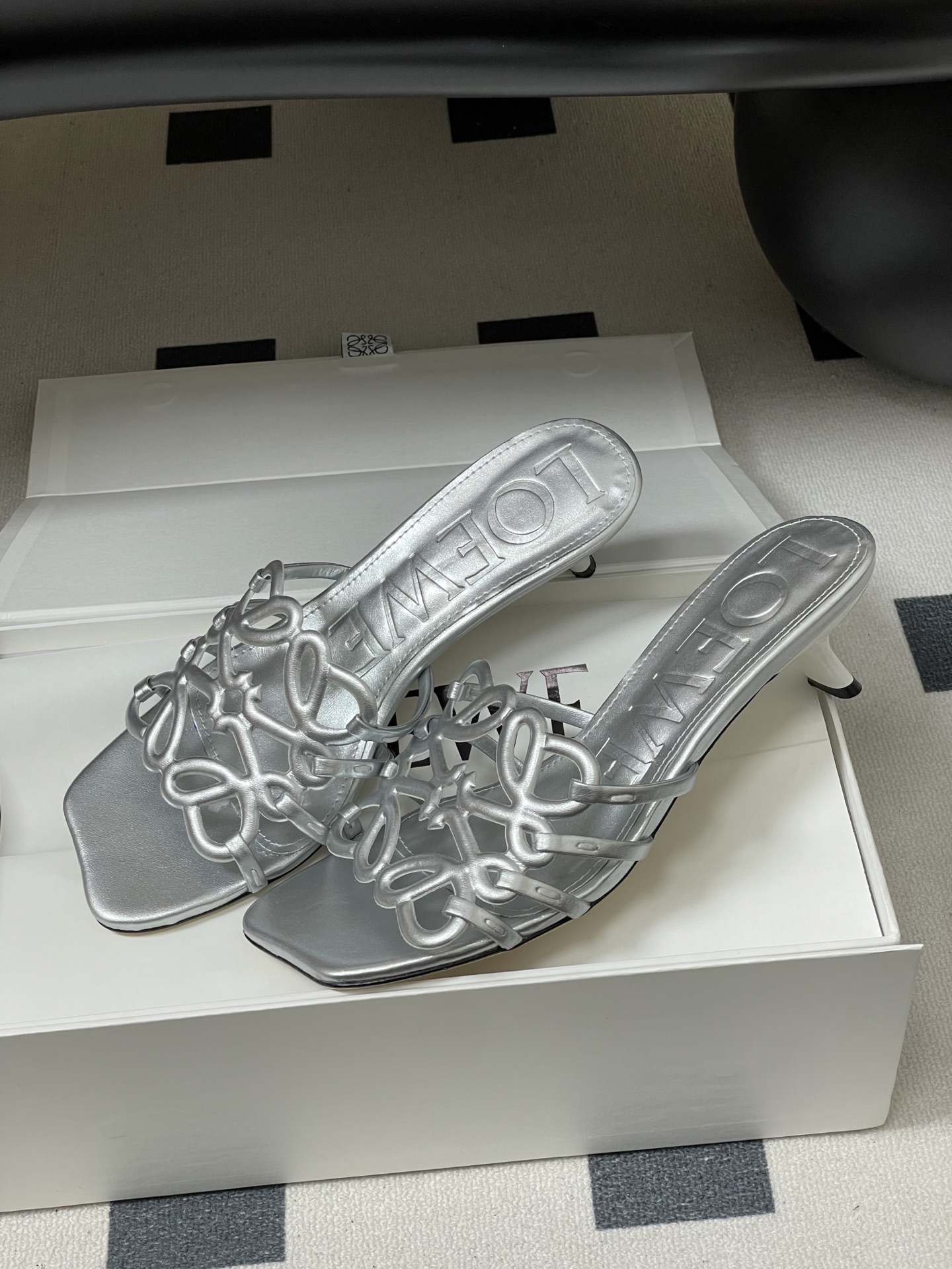 -LOEWE 罗意威 26ss 春夏新款 个性编织镂空高跟拖鞋 小猫跟凉拖鞋疯狂种草简约设计感觉更干净优