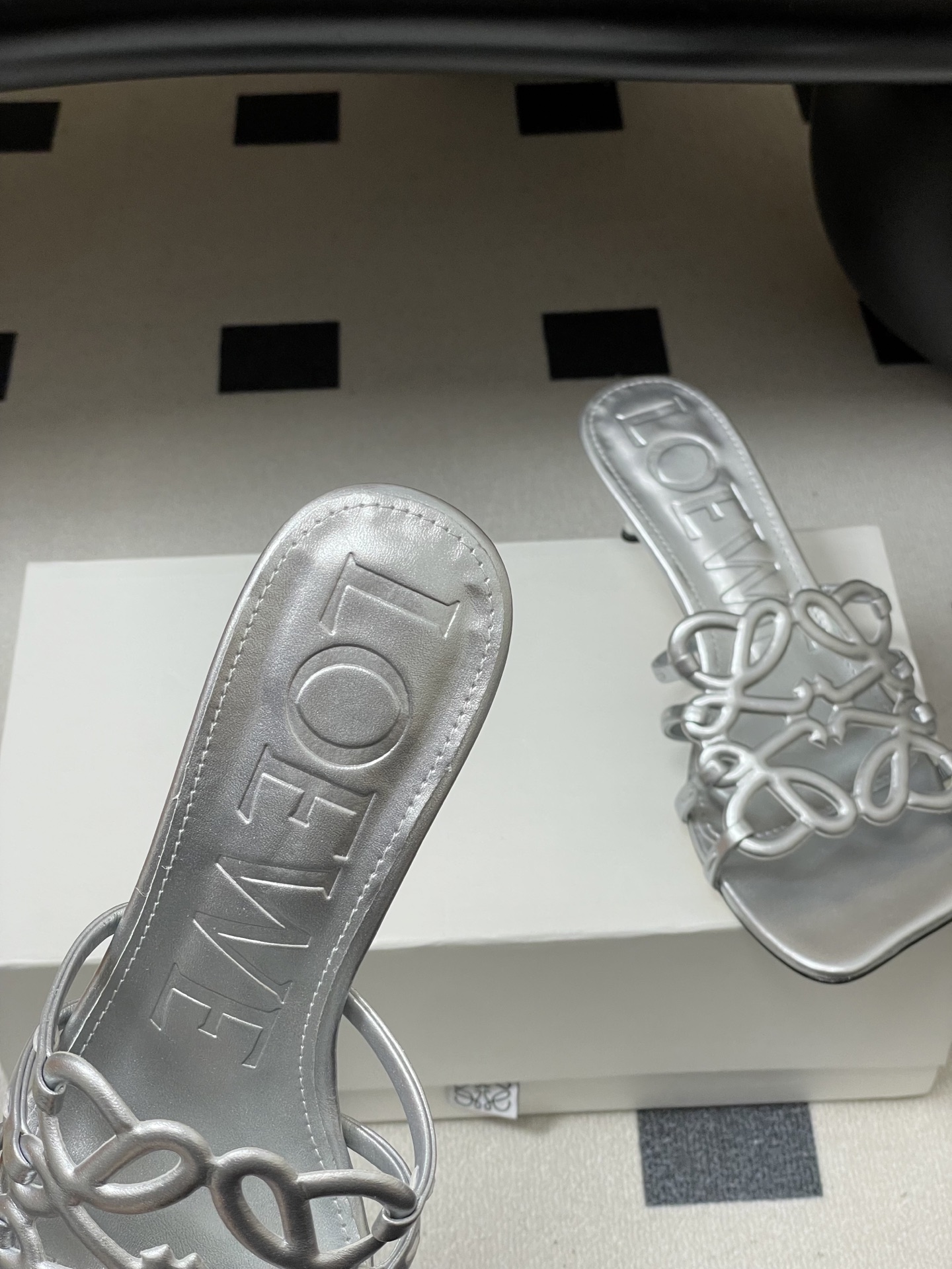 -LOEWE 罗意威 26ss 春夏新款 个性编织镂空高跟拖鞋 小猫跟凉拖鞋疯狂种草简约设计感觉更干净优