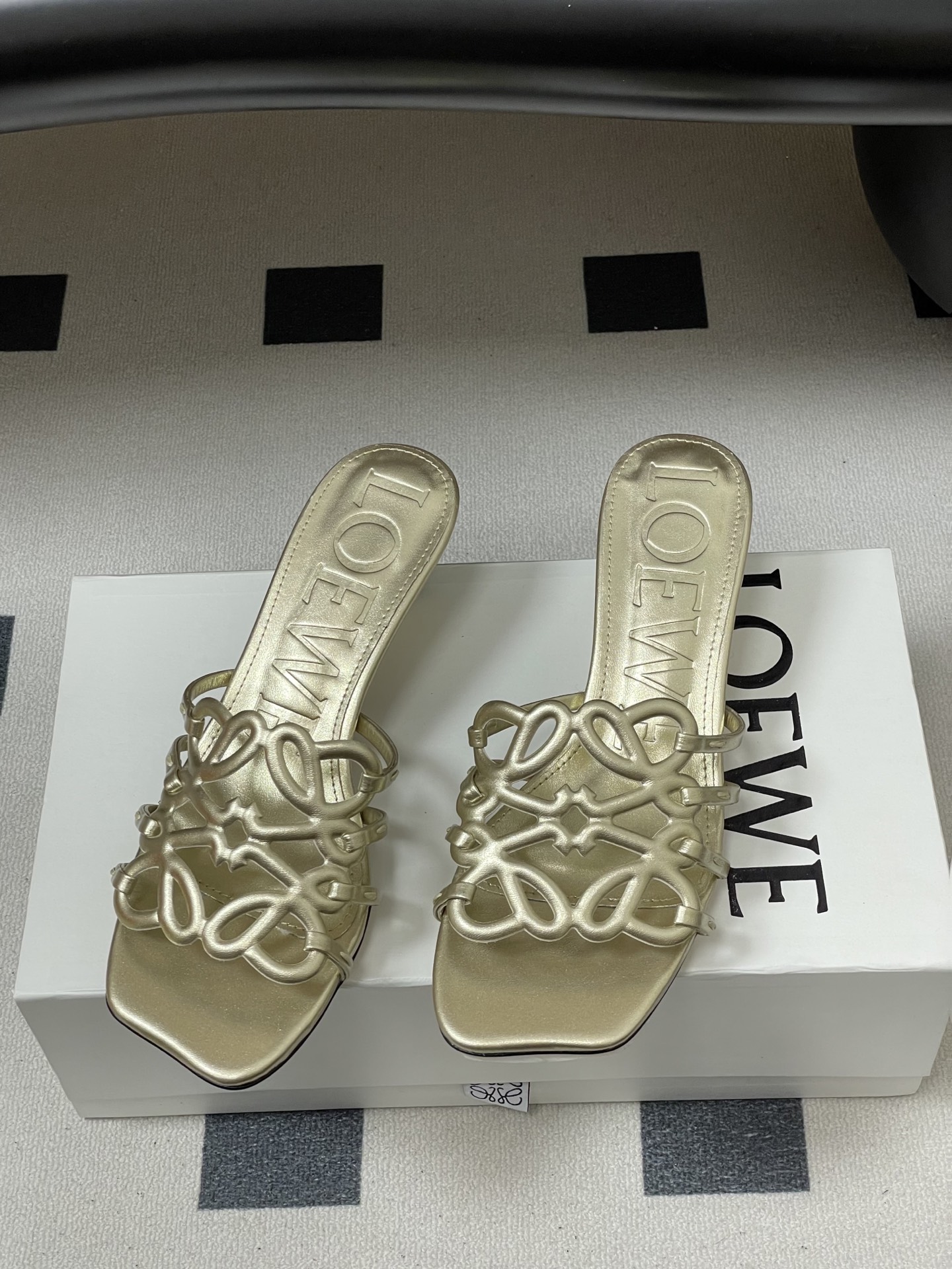 -LOEWE 罗意威 26ss 春夏新款 个性编织镂空高跟拖鞋 小猫跟凉拖鞋疯狂种草简约设计感觉更干净优