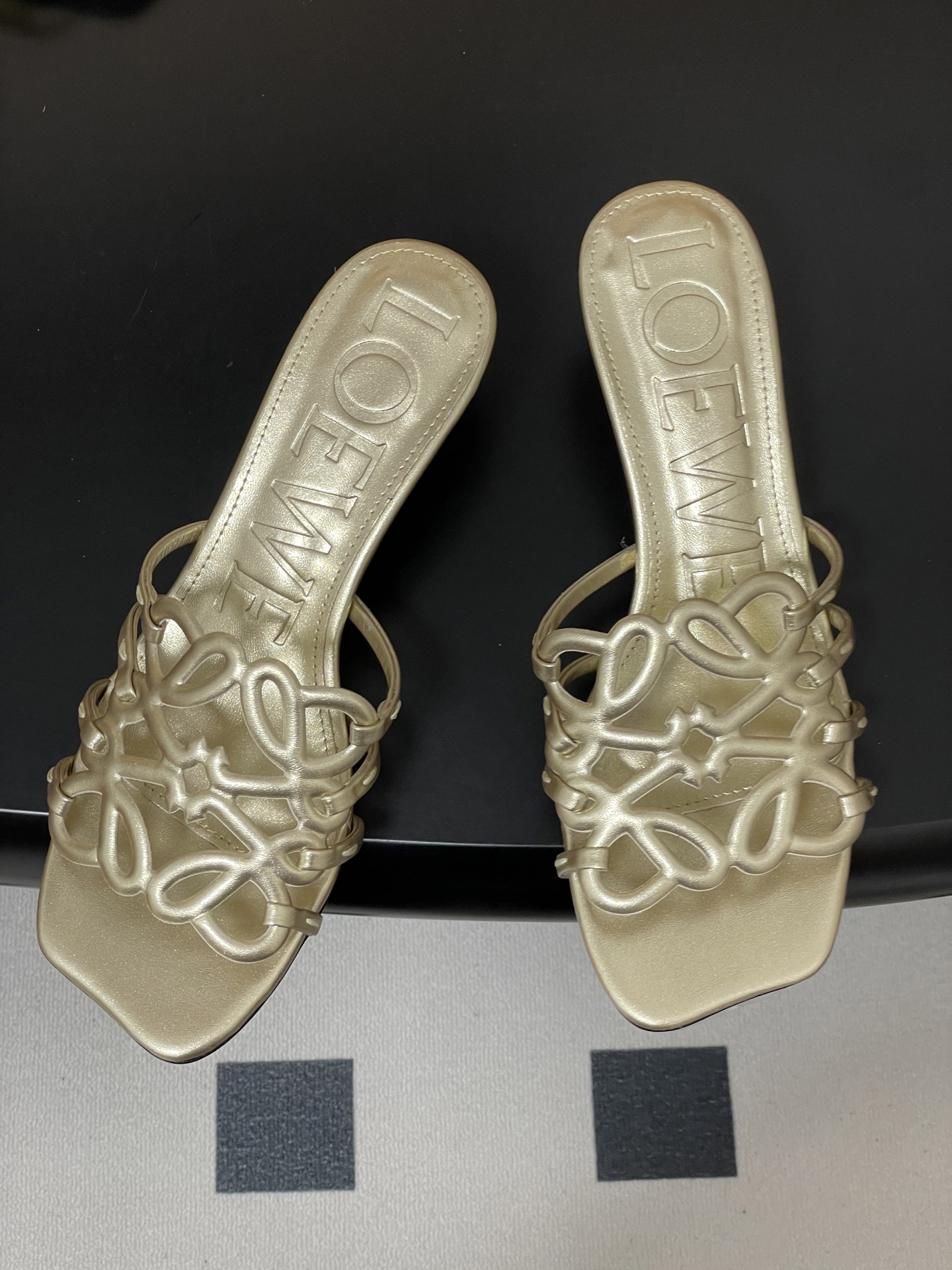 -LOEWE 罗意威 26ss 春夏新款 个性编织镂空高跟拖鞋 小猫跟凉拖鞋疯狂种草简约设计感觉更干净优