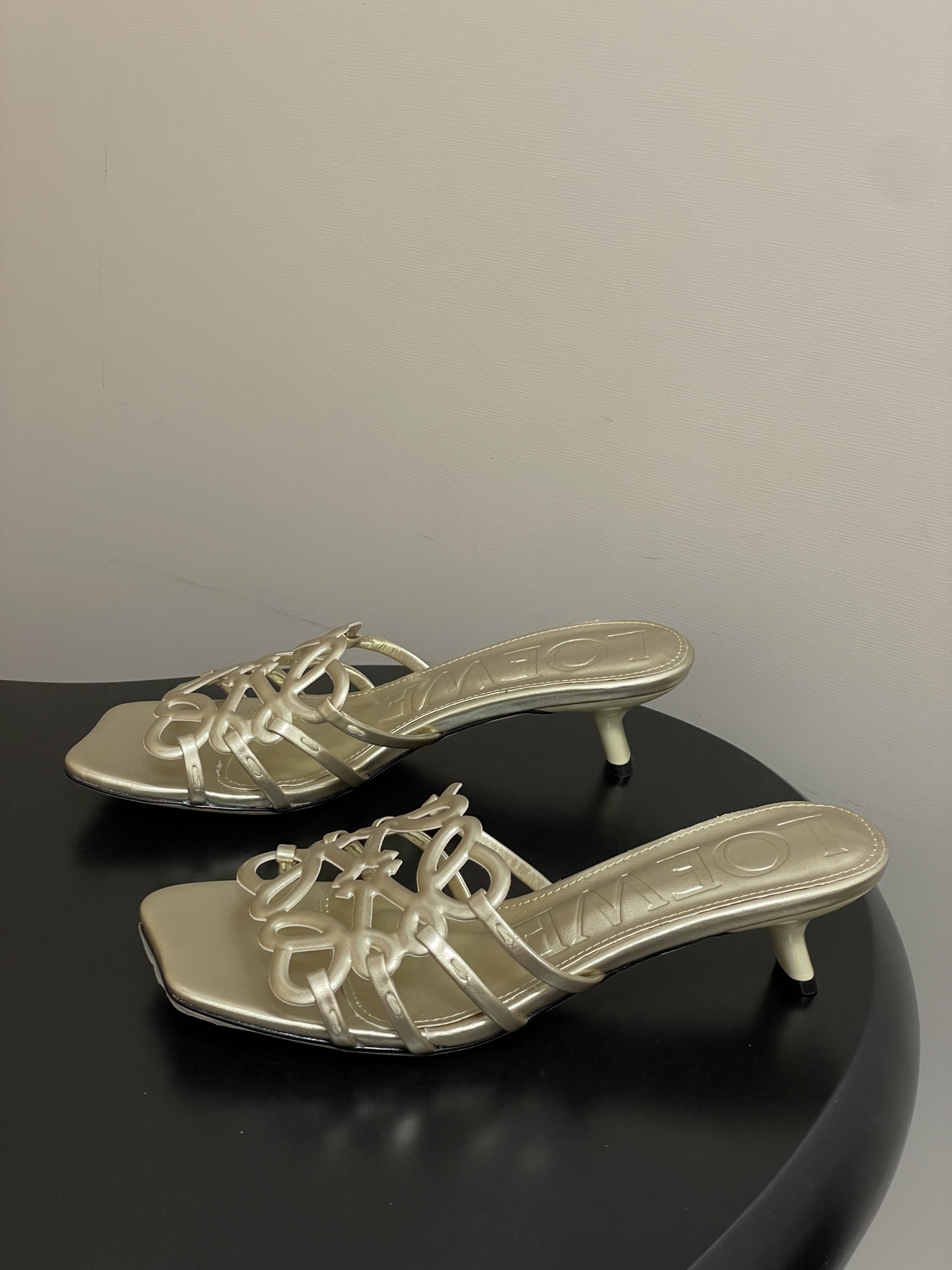 -LOEWE 罗意威 26ss 春夏新款 个性编织镂空高跟拖鞋 小猫跟凉拖鞋疯狂种草简约设计感觉更干净优