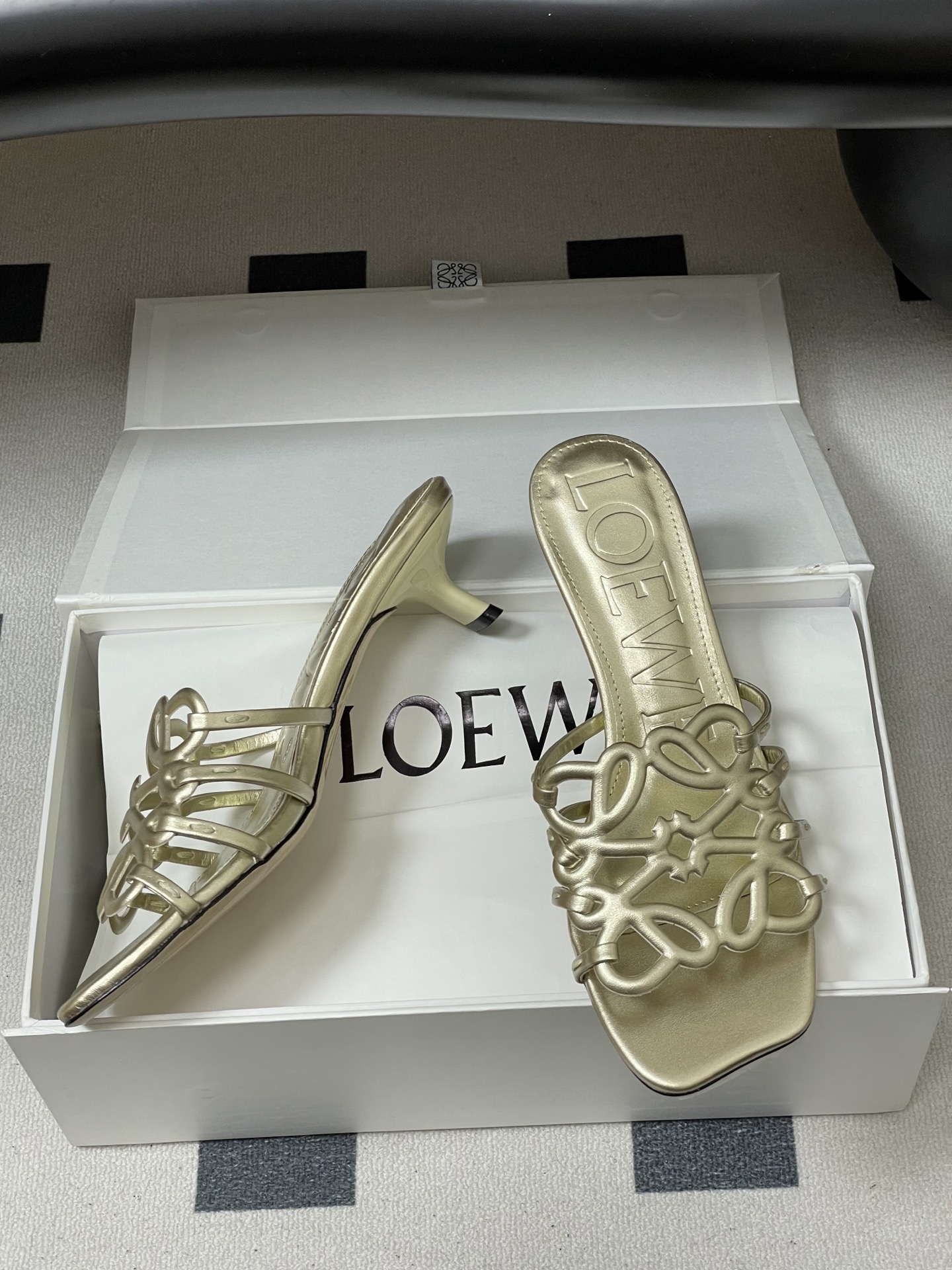 -LOEWE 罗意威 26ss 春夏新款 个性编织镂空高跟拖鞋 小猫跟凉拖鞋疯狂种草简约设计感觉更干净优