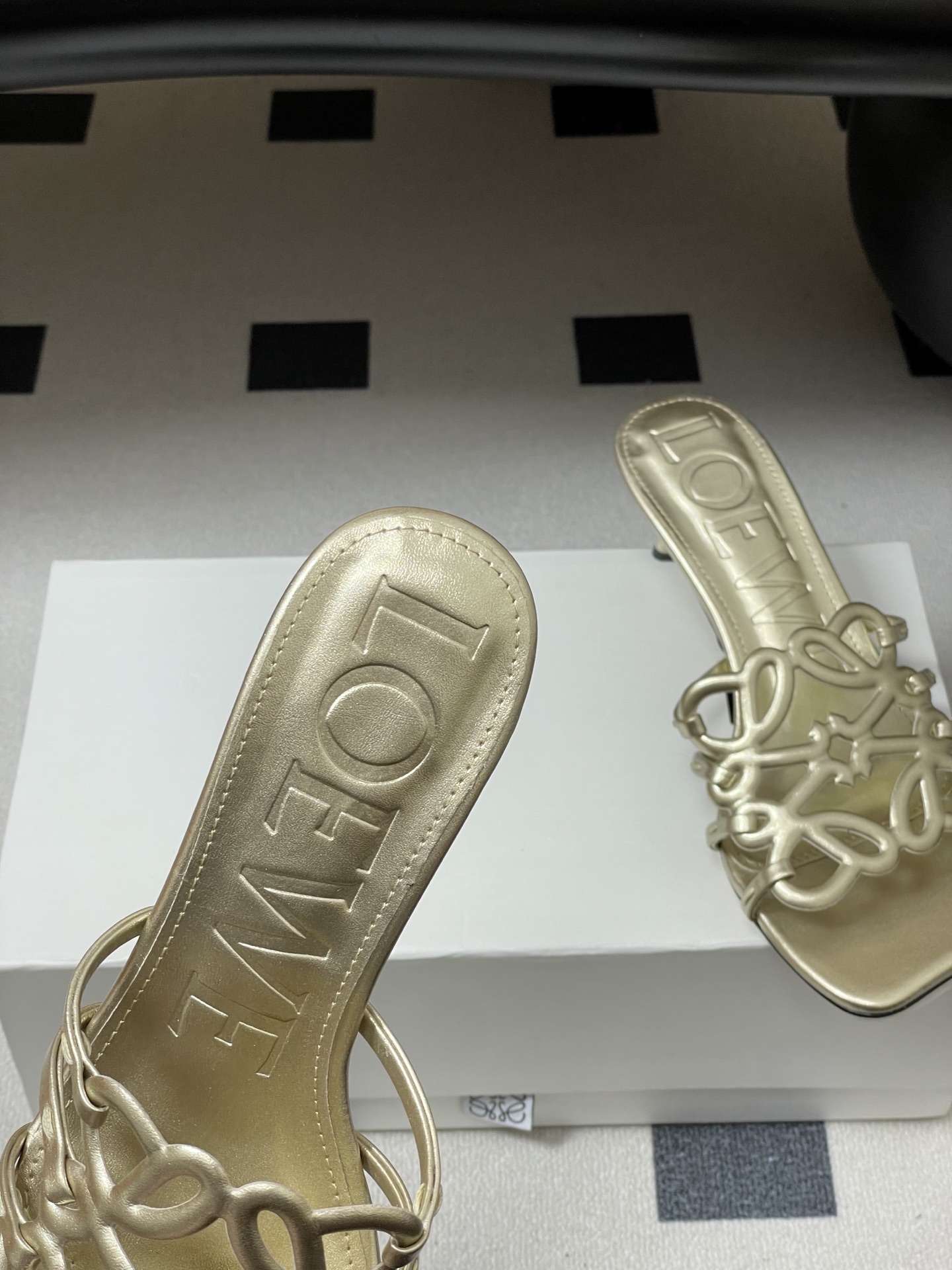 -LOEWE 罗意威 26ss 春夏新款 个性编织镂空高跟拖鞋 小猫跟凉拖鞋疯狂种草简约设计感觉更干净优