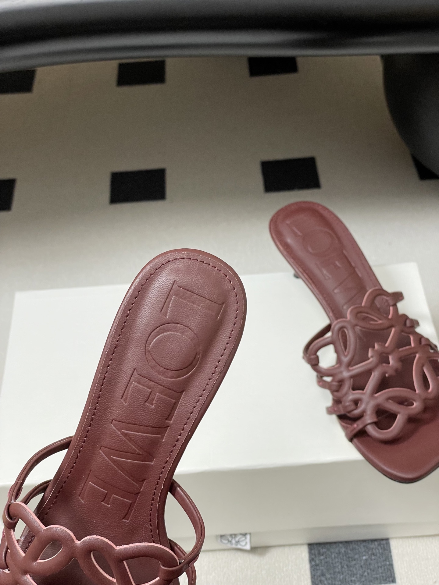 -LOEWE 罗意威 26ss 春夏新款 个性编织镂空高跟拖鞋 小猫跟凉拖鞋疯狂种草简约设计感觉更干净优