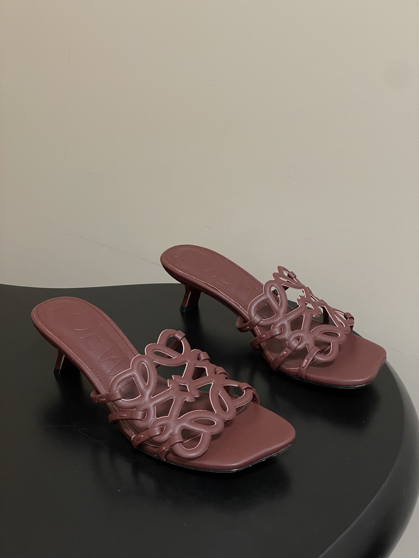 -LOEWE 罗意威 26ss 春夏新款 个性编织镂空高跟拖鞋 小猫跟凉拖鞋疯狂种草简约设计感觉更干净优