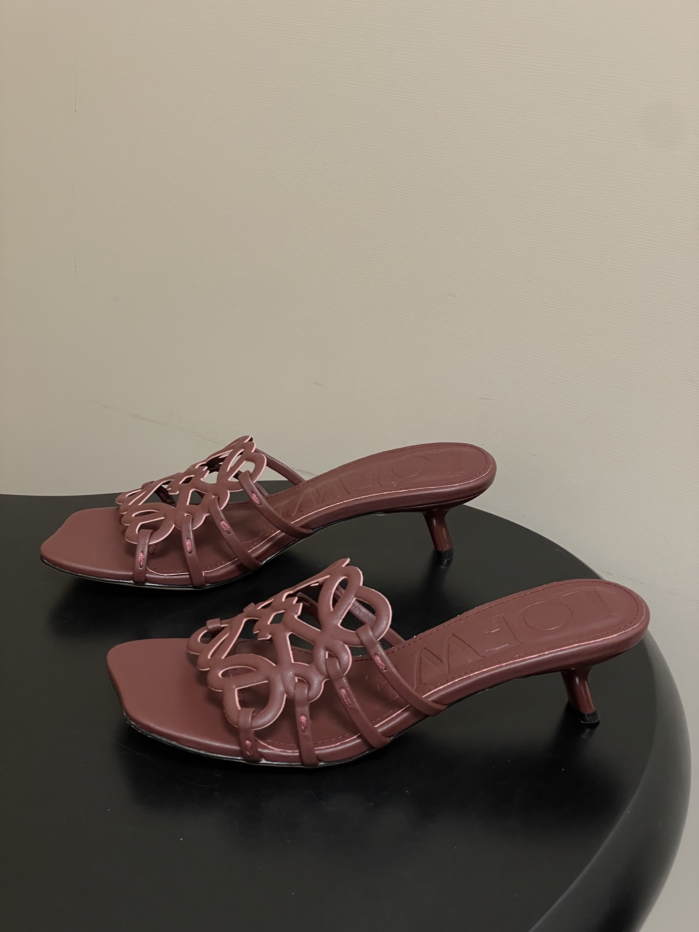 -LOEWE 罗意威 26ss 春夏新款 个性编织镂空高跟拖鞋 小猫跟凉拖鞋疯狂种草简约设计感觉更干净优