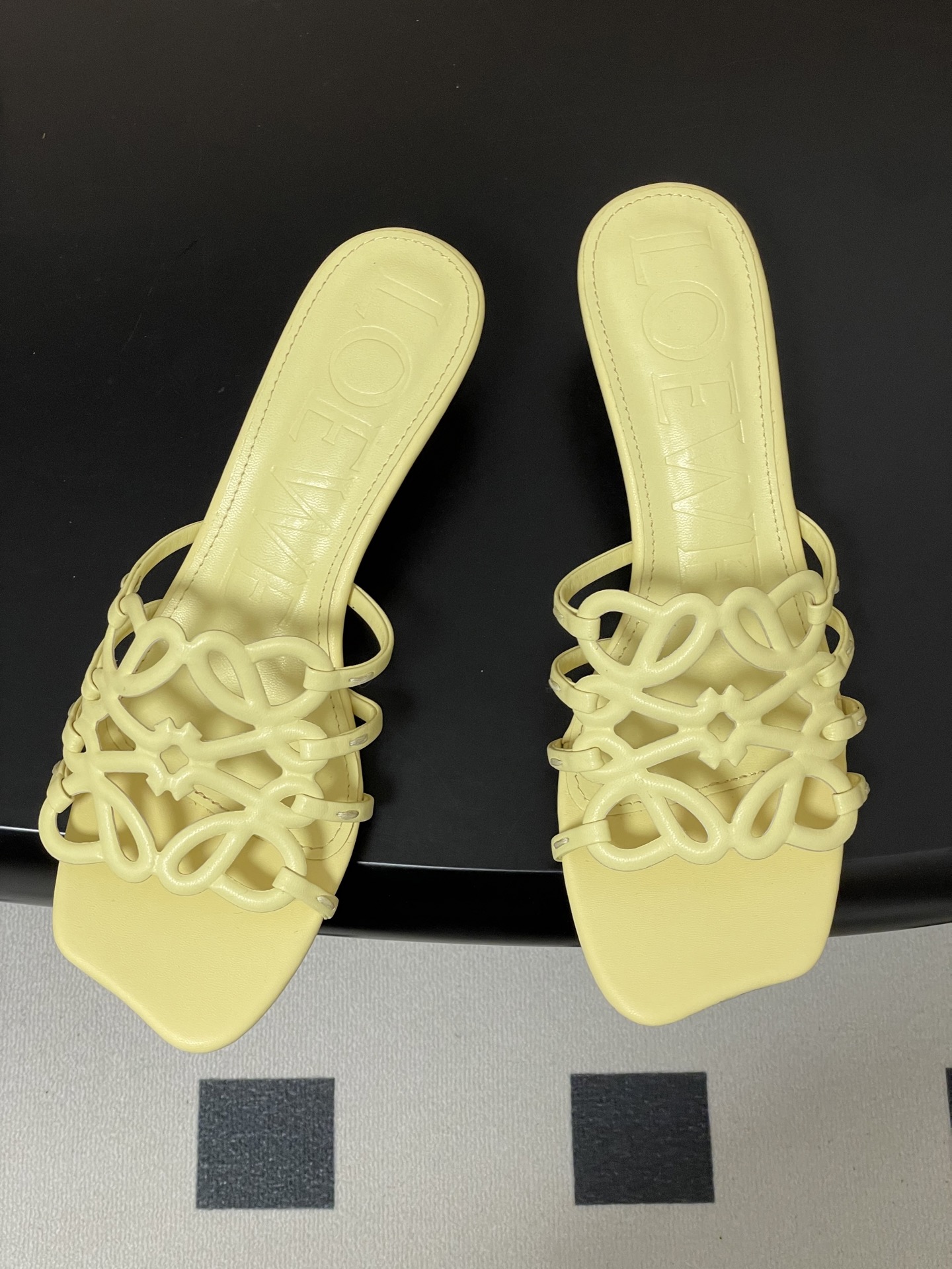 -LOEWE 罗意威 26ss 春夏新款 个性编织镂空高跟拖鞋 小猫跟凉拖鞋疯狂种草简约设计感觉更干净优