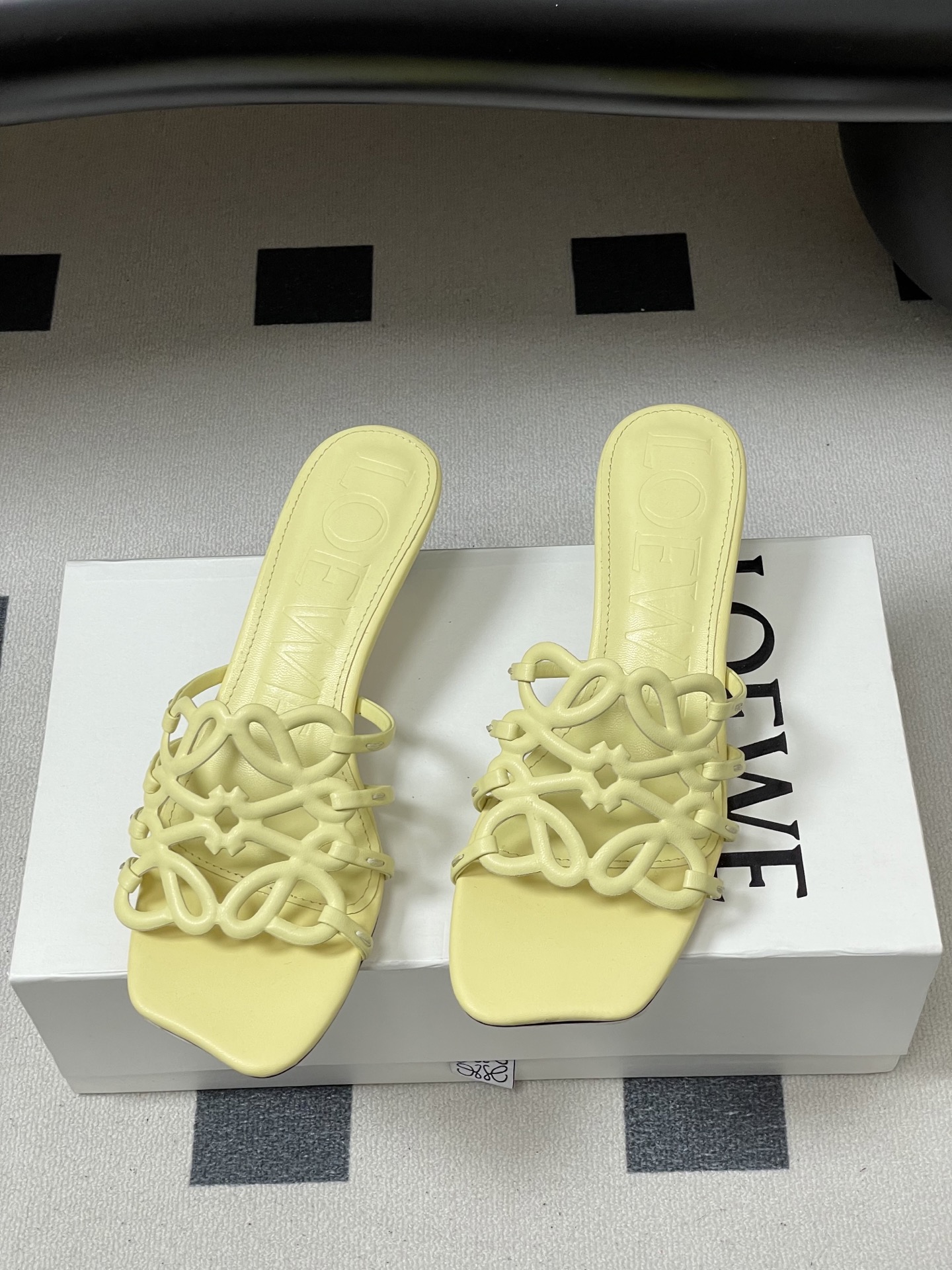 -LOEWE 罗意威 26ss 春夏新款 个性编织镂空高跟拖鞋 小猫跟凉拖鞋疯狂种草简约设计感觉更干净优