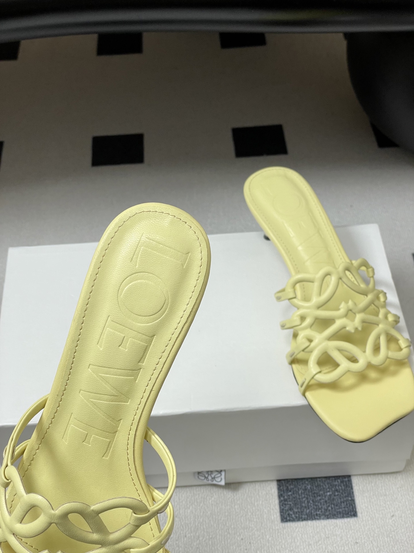 -LOEWE 罗意威 26ss 春夏新款 个性编织镂空高跟拖鞋 小猫跟凉拖鞋疯狂种草简约设计感觉更干净优