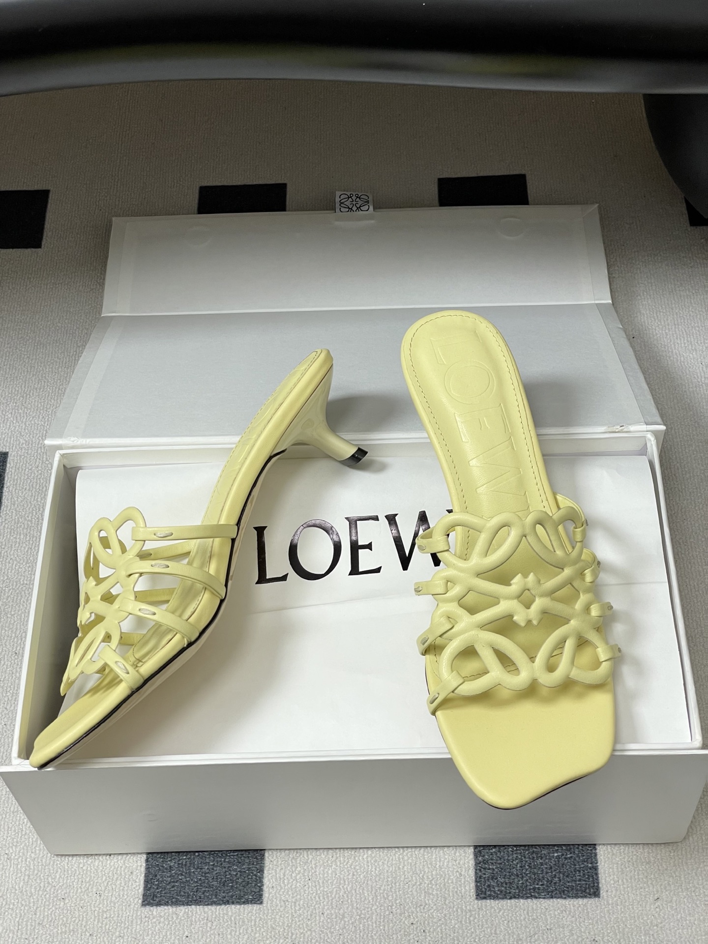 -LOEWE 罗意威 26ss 春夏新款 个性编织镂空高跟拖鞋 小猫跟凉拖鞋疯狂种草简约设计感觉更干净优