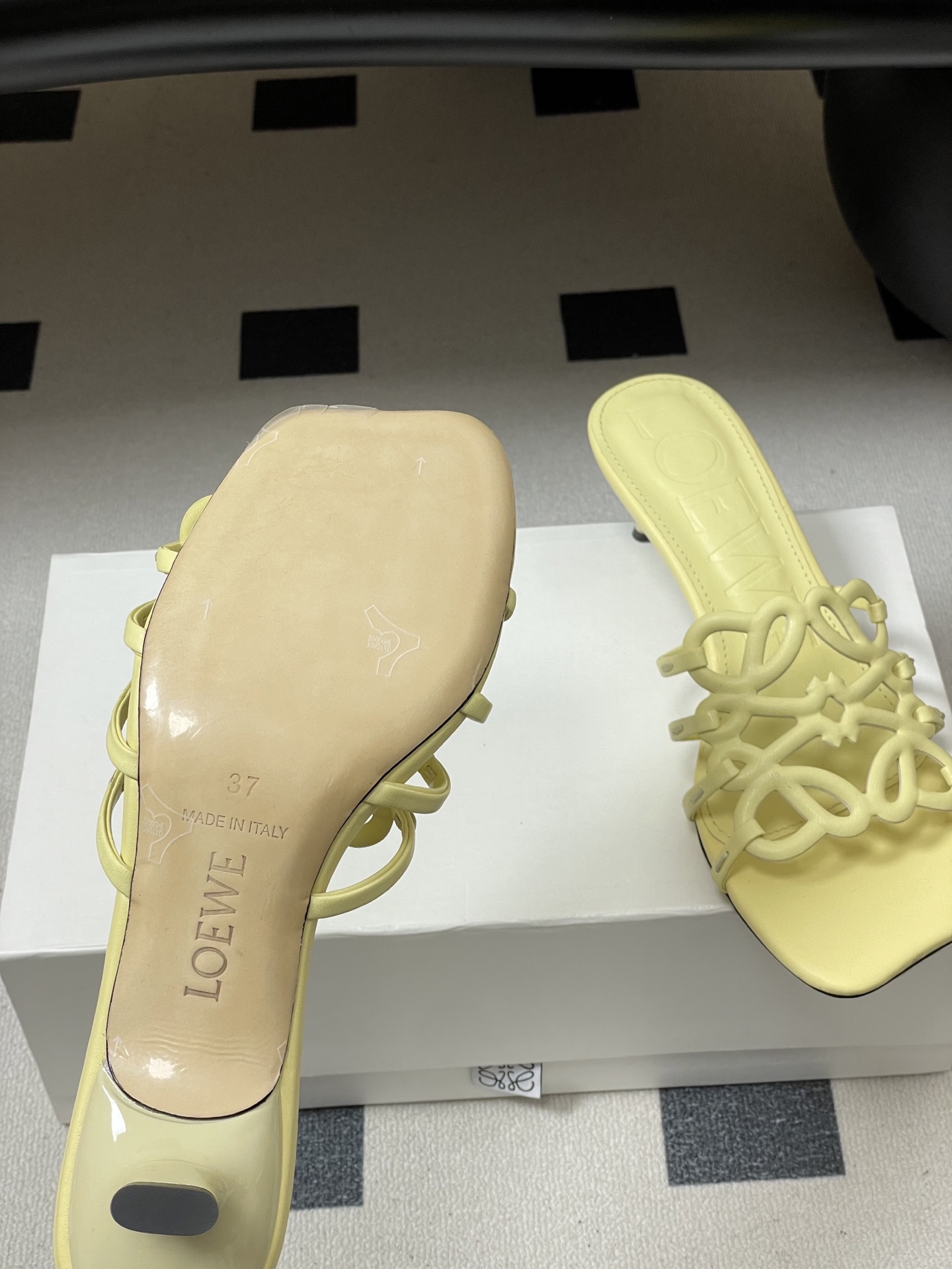 -LOEWE 罗意威 26ss 春夏新款 个性编织镂空高跟拖鞋 小猫跟凉拖鞋疯狂种草简约设计感觉更干净优