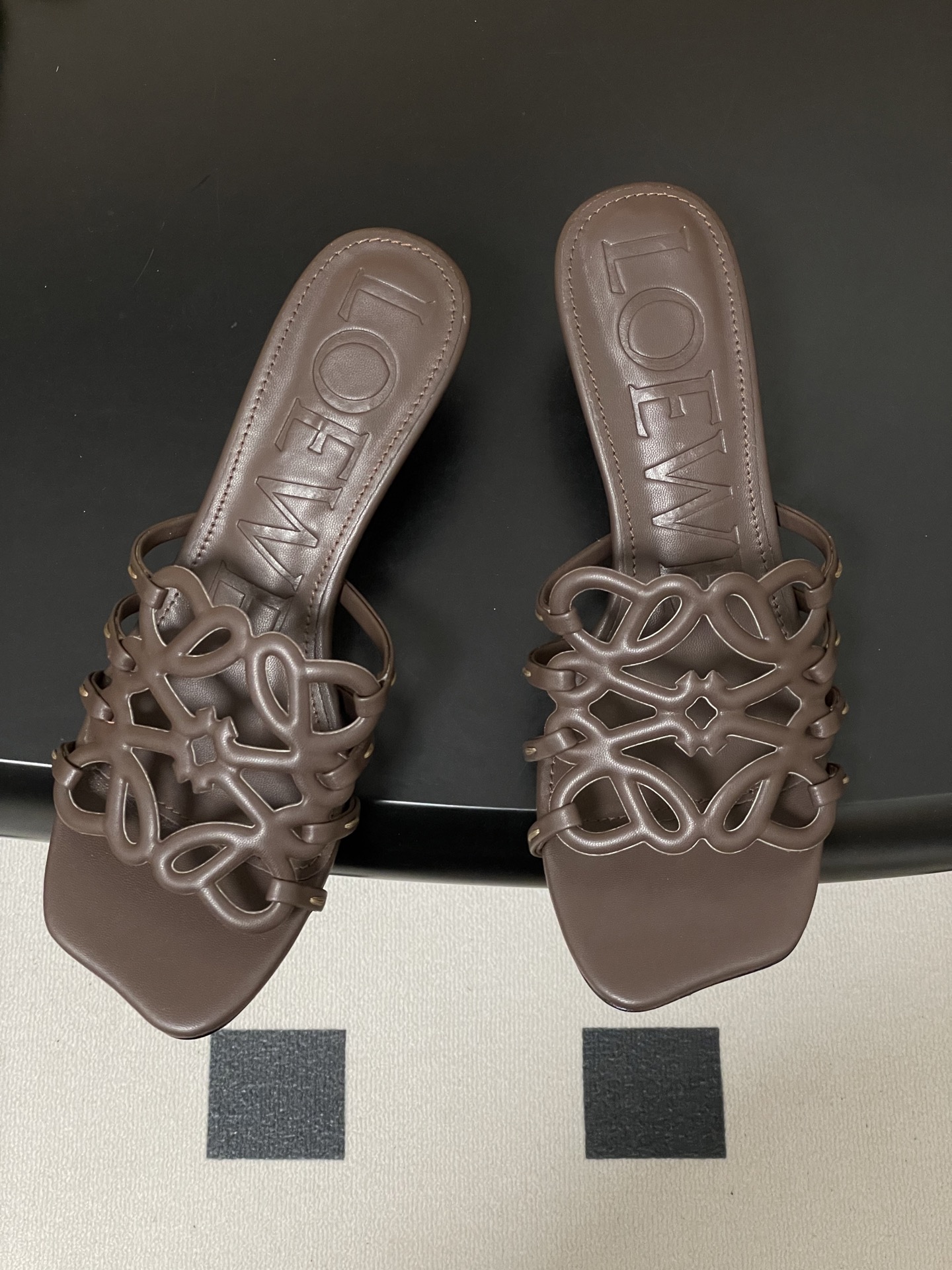 -LOEWE 罗意威 26ss 春夏新款 个性编织镂空高跟拖鞋 小猫跟凉拖鞋疯狂种草简约设计感觉更干净优