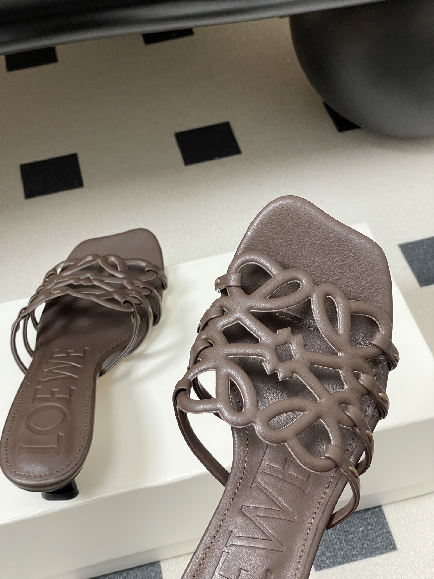 -LOEWE 罗意威 26ss 春夏新款 个性编织镂空高跟拖鞋 小猫跟凉拖鞋疯狂种草简约设计感觉更干净优