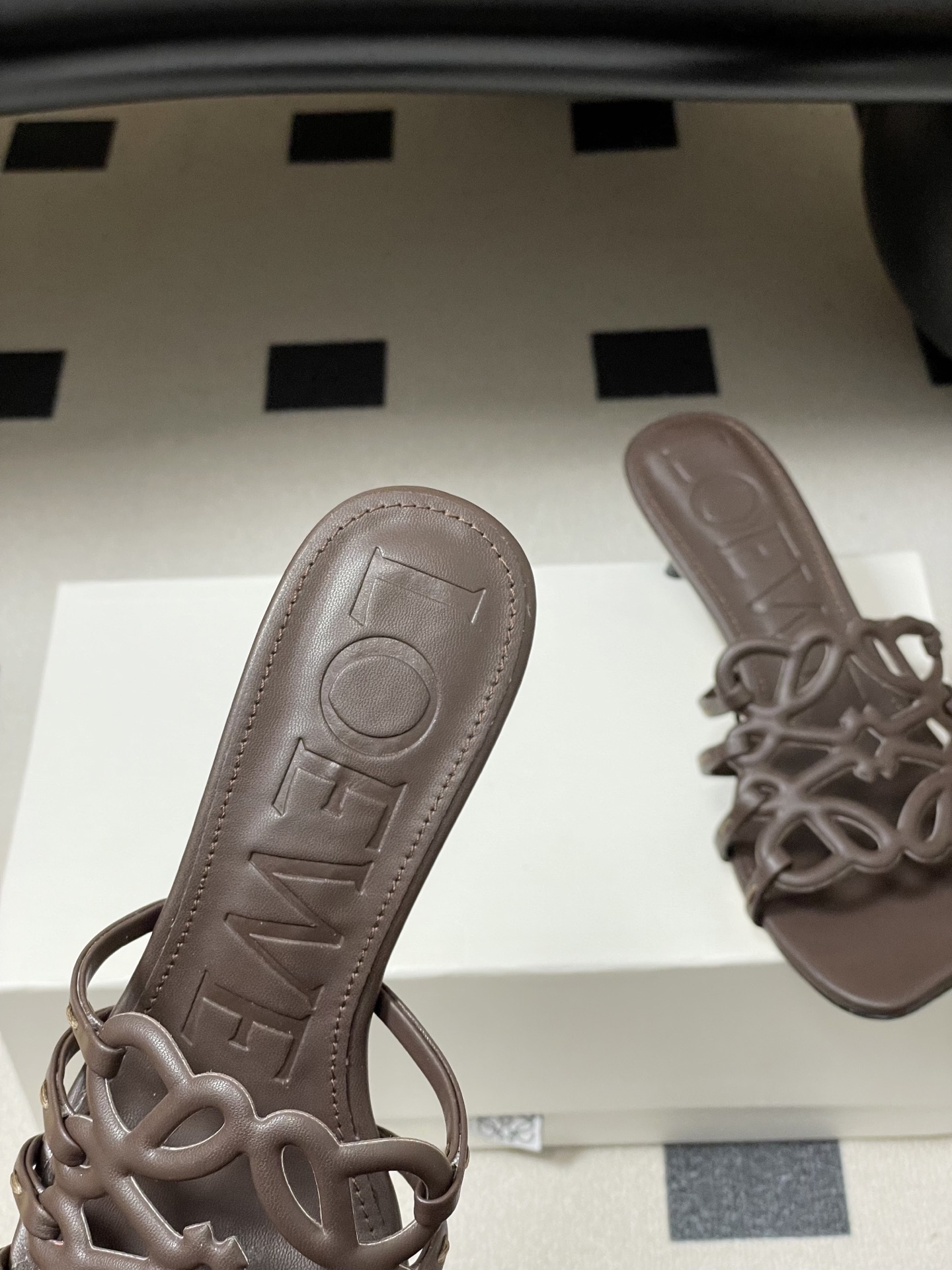 -LOEWE 罗意威 26ss 春夏新款 个性编织镂空高跟拖鞋 小猫跟凉拖鞋疯狂种草简约设计感觉更干净优