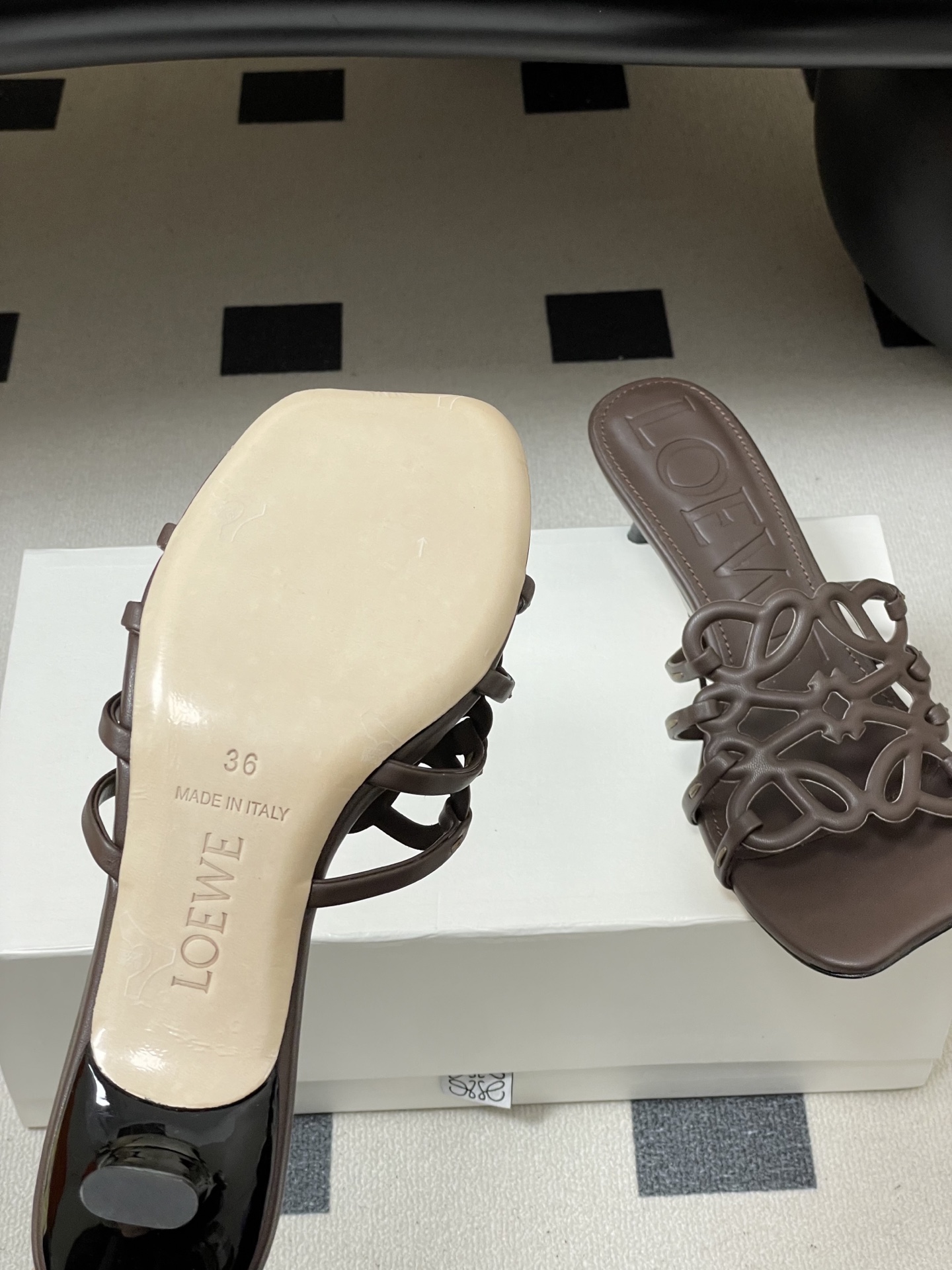 -LOEWE 罗意威 26ss 春夏新款 个性编织镂空高跟拖鞋 小猫跟凉拖鞋疯狂种草简约设计感觉更干净优