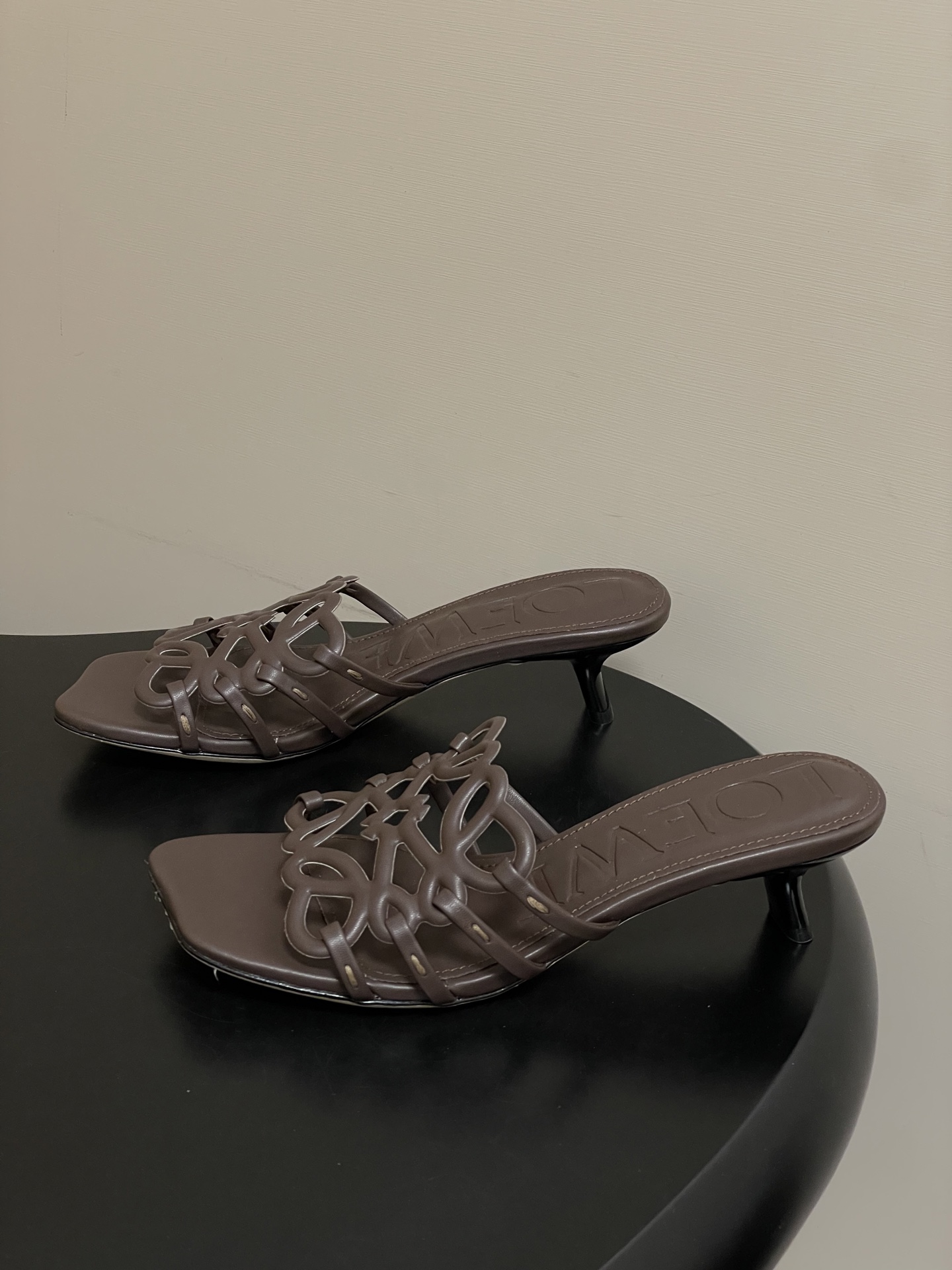 -LOEWE 罗意威 26ss 春夏新款 个性编织镂空高跟拖鞋 小猫跟凉拖鞋疯狂种草简约设计感觉更干净优