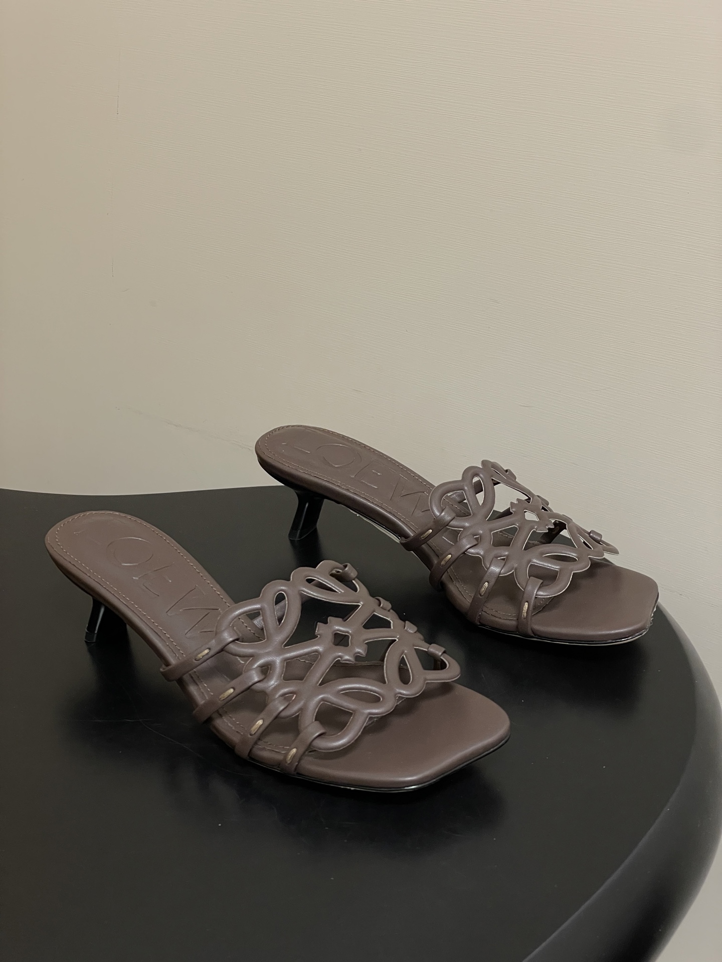 -LOEWE 罗意威 26ss 春夏新款 个性编织镂空高跟拖鞋 小猫跟凉拖鞋疯狂种草简约设计感觉更干净优