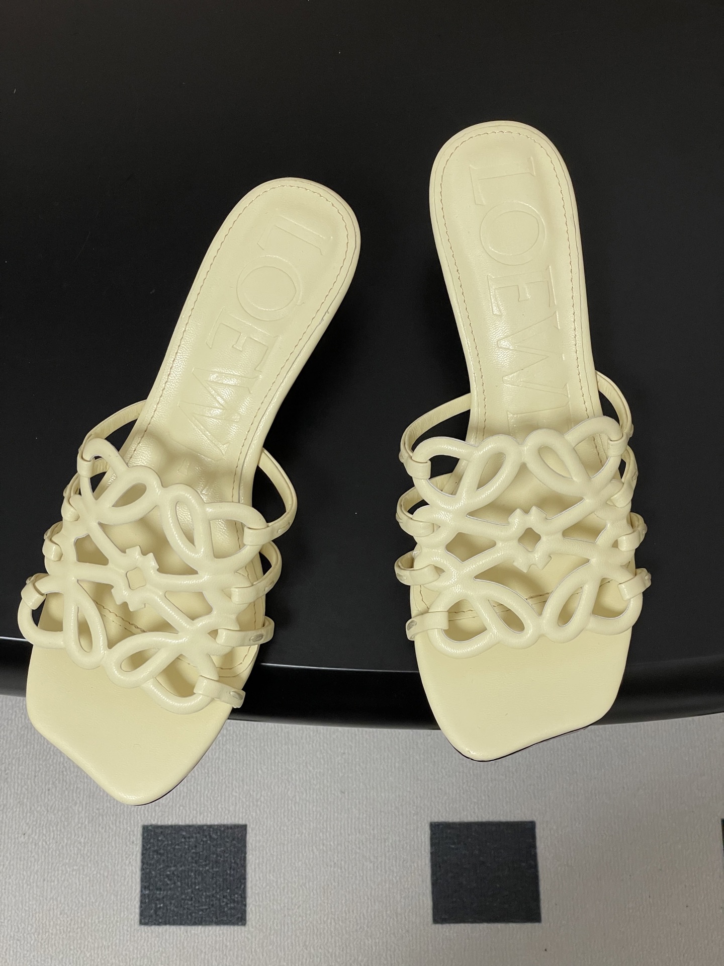 -LOEWE 罗意威 26ss 春夏新款 个性编织镂空高跟拖鞋 小猫跟凉拖鞋疯狂种草简约设计感觉更干净优