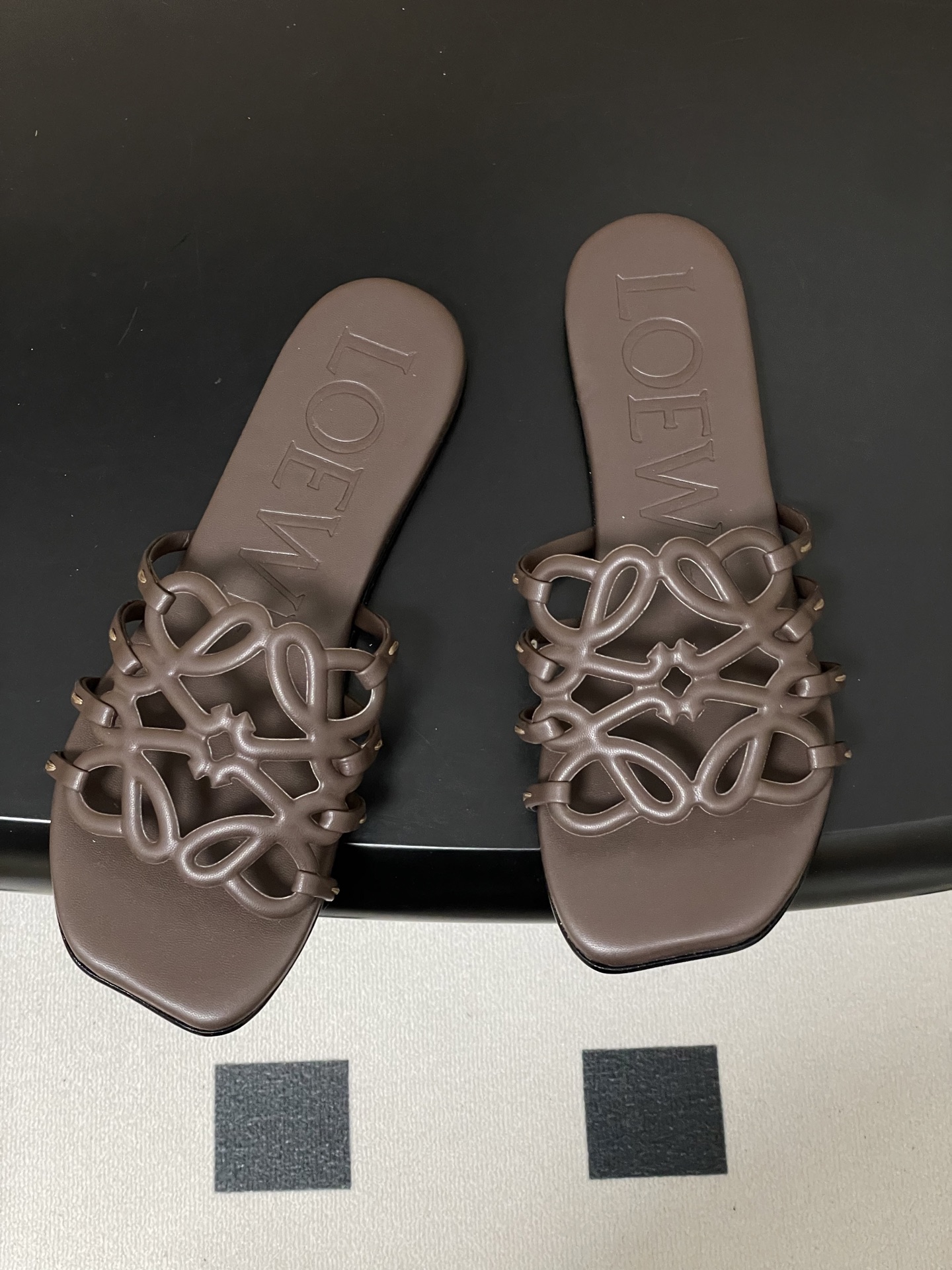 -LOEWE 罗意威 26ss 春夏新款 个性镂空拖鞋 平底凉拖鞋疯狂种草简约设计感觉更干净优雅让你念念