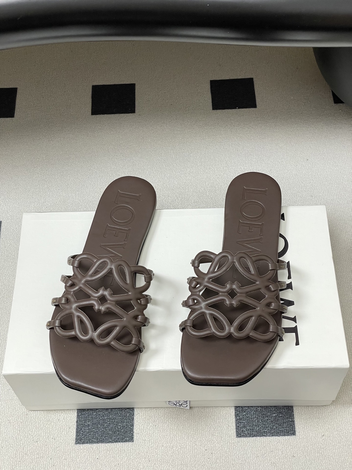 -LOEWE 罗意威 26ss 春夏新款 个性镂空拖鞋 平底凉拖鞋疯狂种草简约设计感觉更干净优雅让你念念