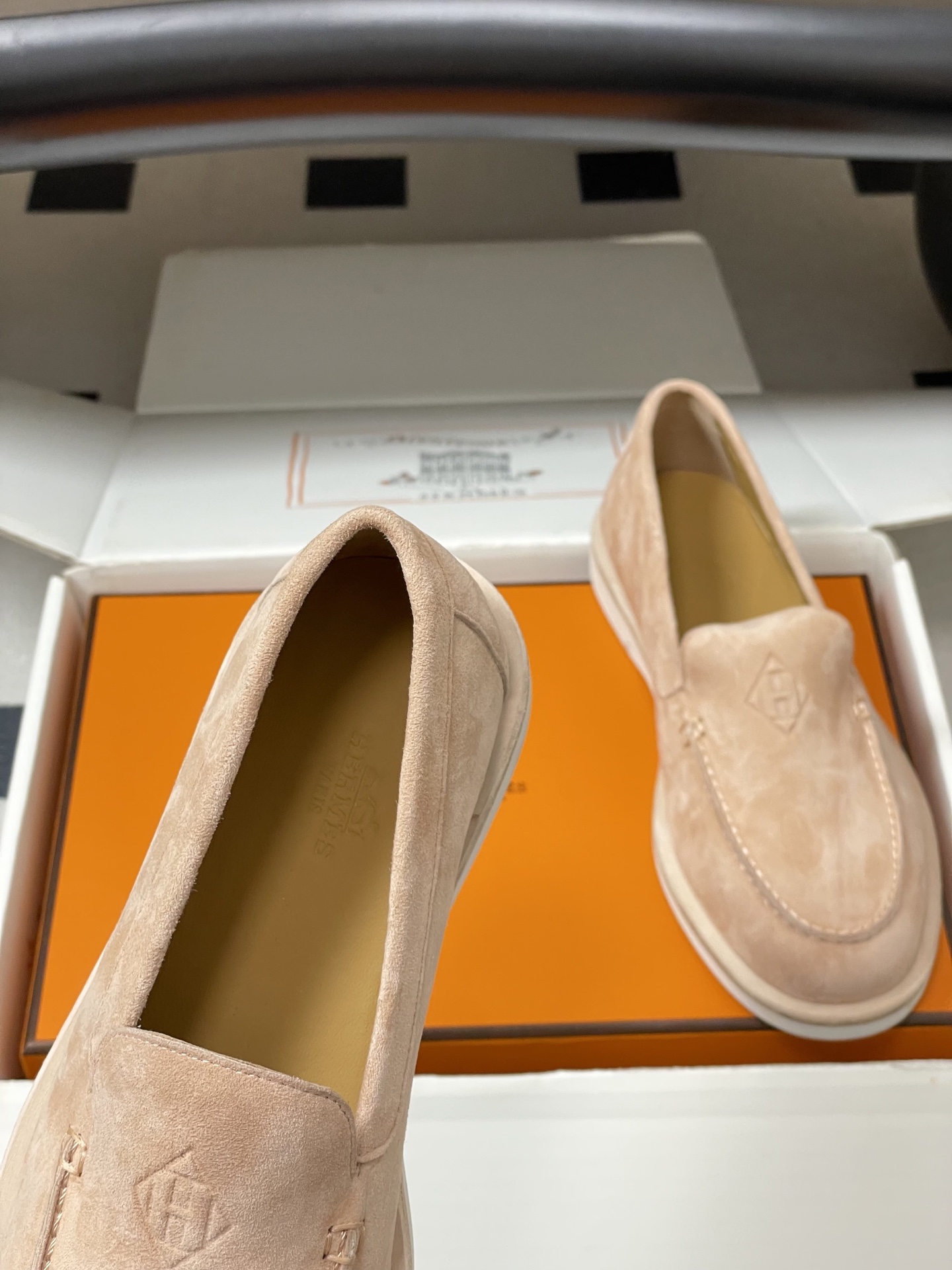 -莞产（配高档飞机盒✈️）Hermes 爱马仕🐎H家 26s春夏新款Low乐福鞋系列麂皮绒面圆头乐福鞋复