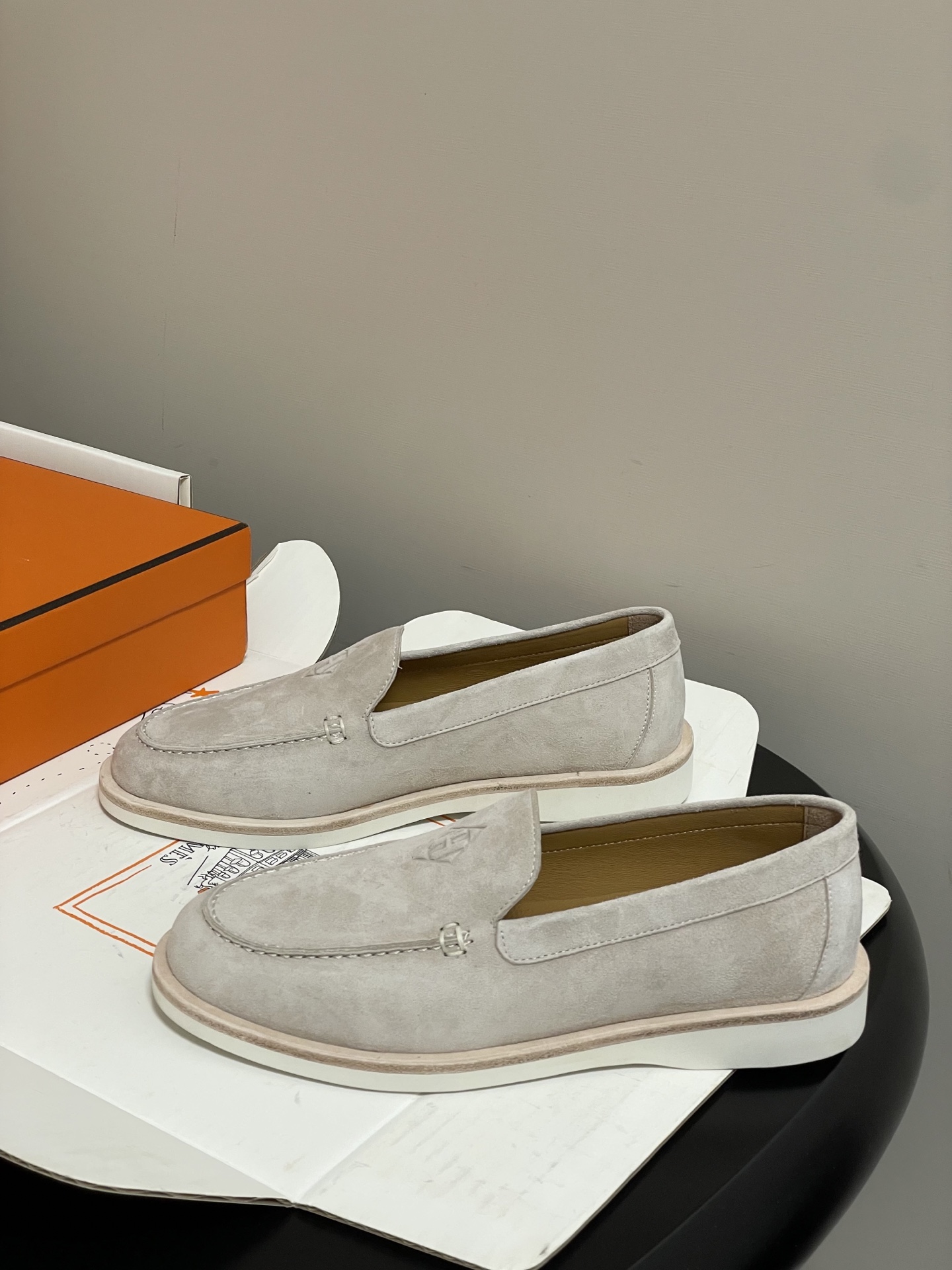 -莞产（配高档飞机盒✈️）Hermes 爱马仕🐎H家 26s春夏新款Low乐福鞋系列麂皮绒面圆头乐福鞋复