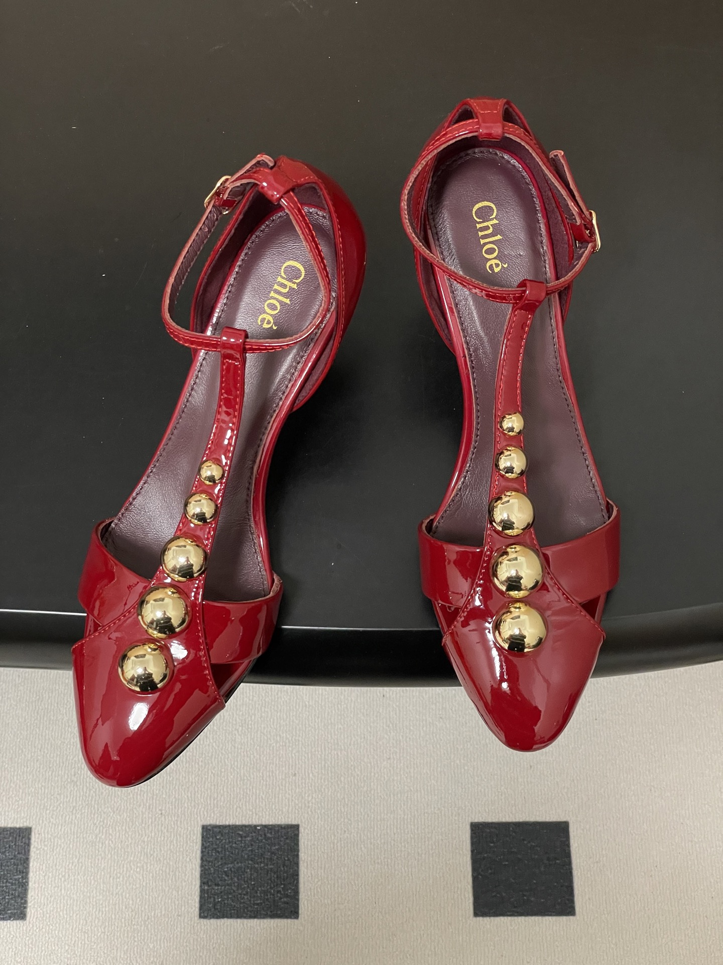 -Chloe蔻依 26ss春夏新款 小坡跟芭蕾舞鞋圆头漆皮简约优雅玛丽珍鞋高跟单鞋复古 T 字带金圆珠凉