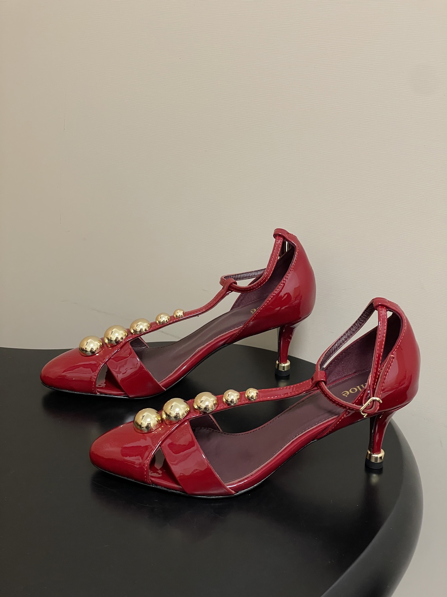 -Chloe蔻依 26ss春夏新款 小坡跟芭蕾舞鞋圆头漆皮简约优雅玛丽珍鞋高跟单鞋复古 T 字带金圆珠凉