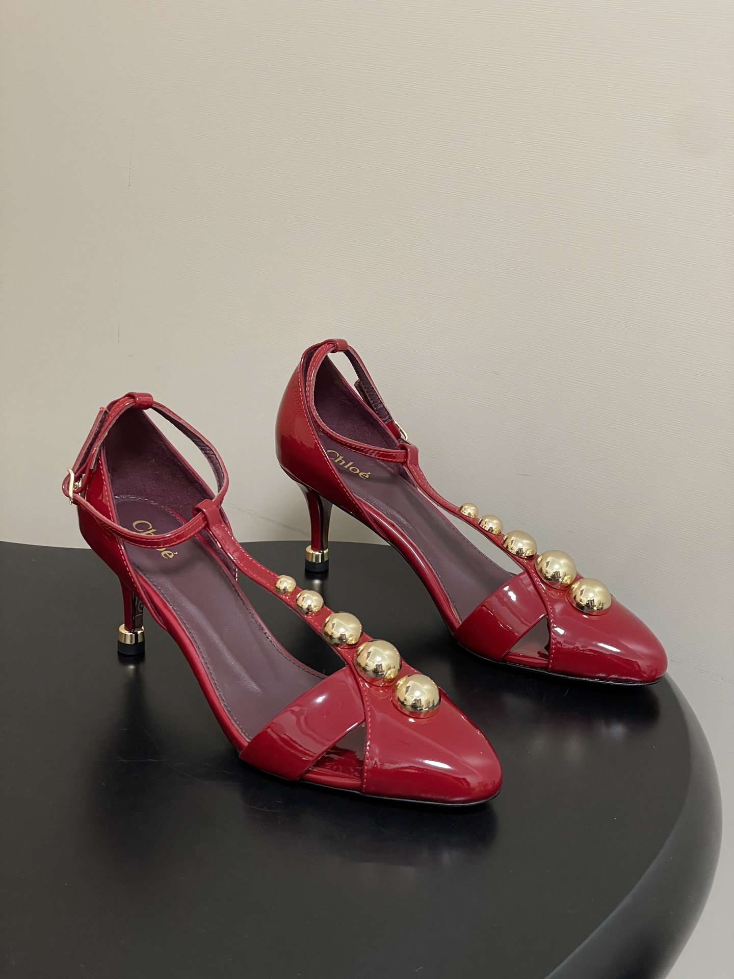 -Chloe蔻依 26ss春夏新款 小坡跟芭蕾舞鞋圆头漆皮简约优雅玛丽珍鞋高跟单鞋复古 T 字带金圆珠凉