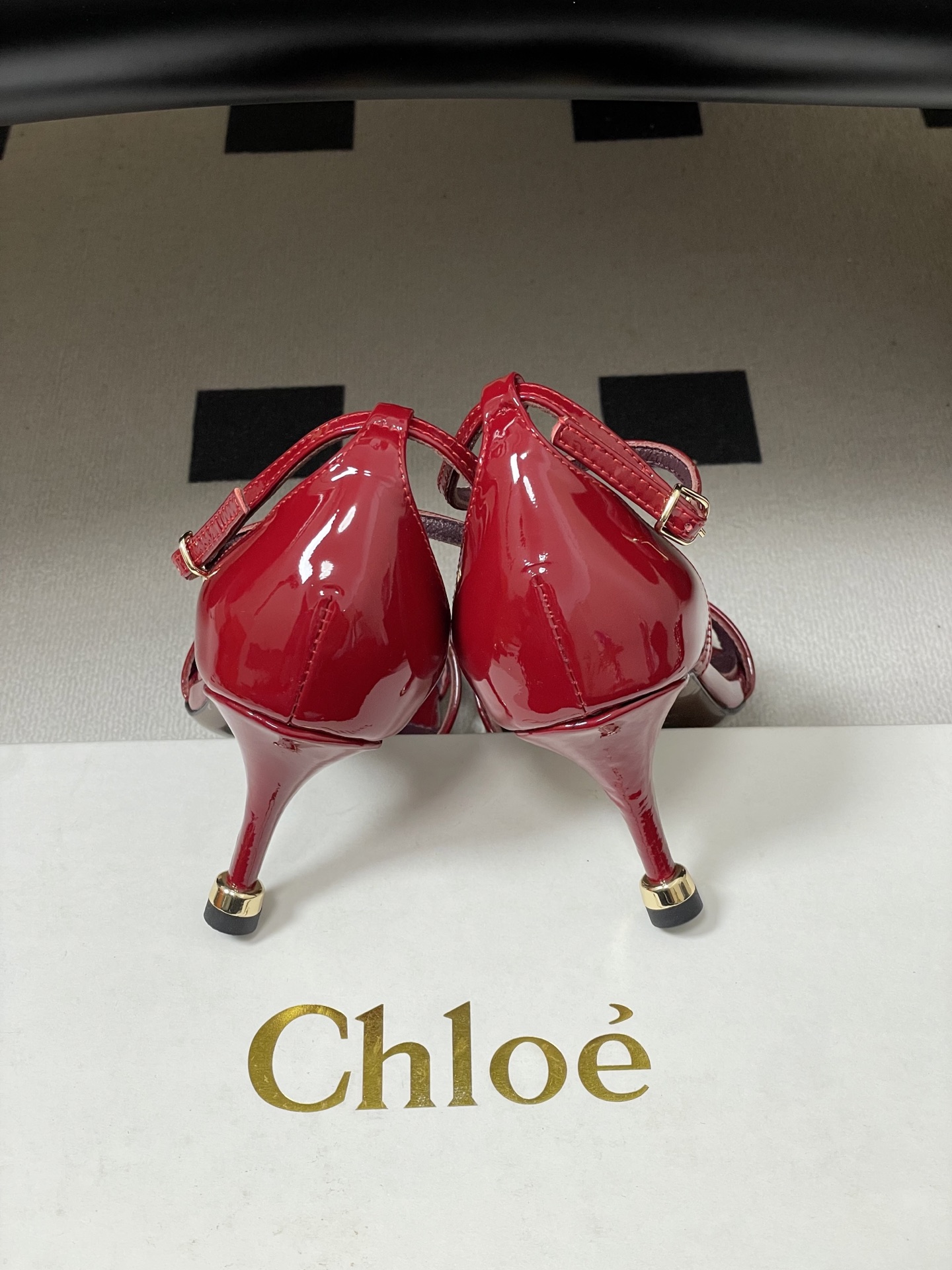 -Chloe蔻依 26ss春夏新款 小坡跟芭蕾舞鞋圆头漆皮简约优雅玛丽珍鞋高跟单鞋复古 T 字带金圆珠凉