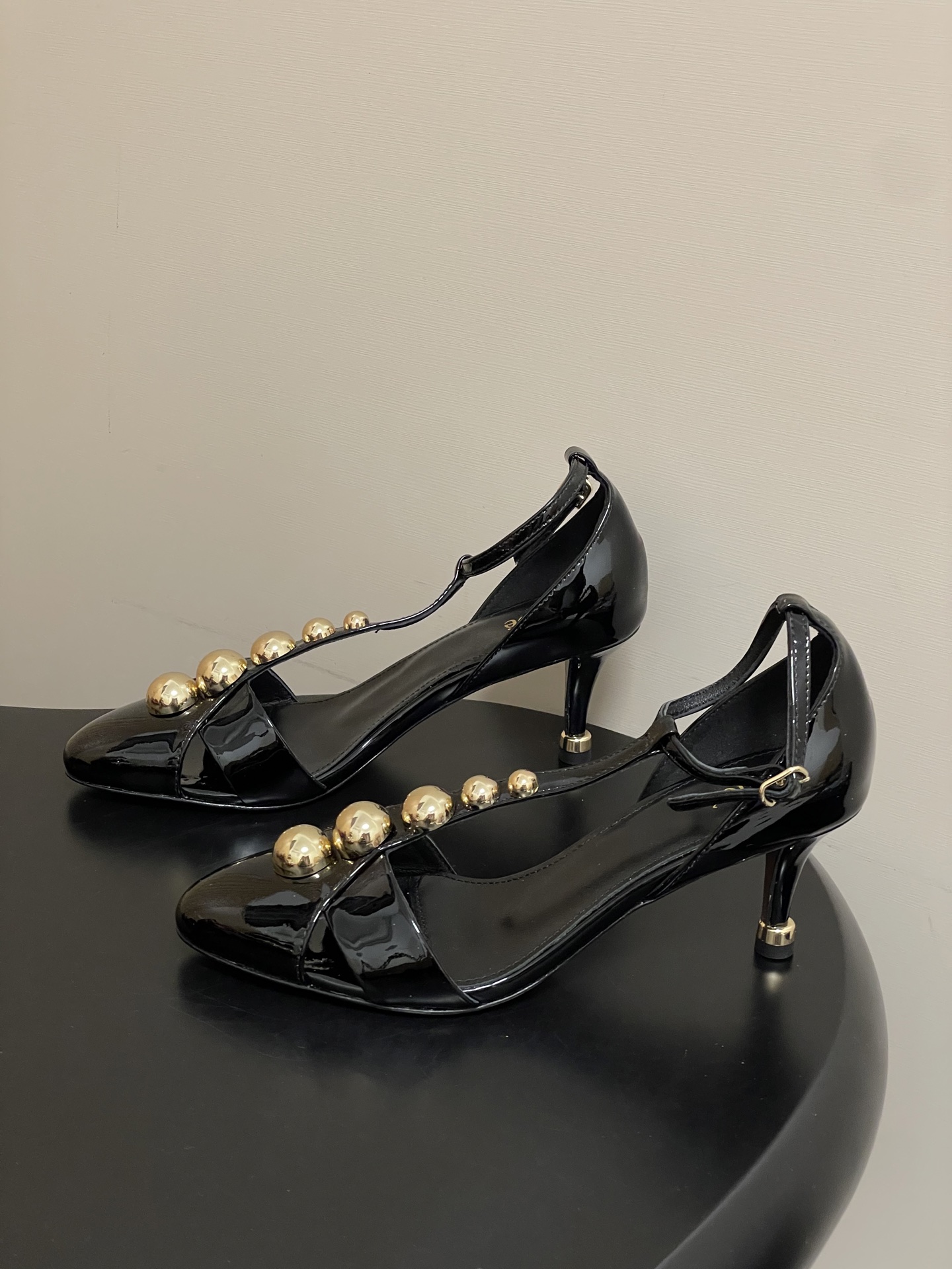 -Chloe蔻依 26ss春夏新款 小坡跟芭蕾舞鞋圆头漆皮简约优雅玛丽珍鞋高跟单鞋复古 T 字带金圆珠凉