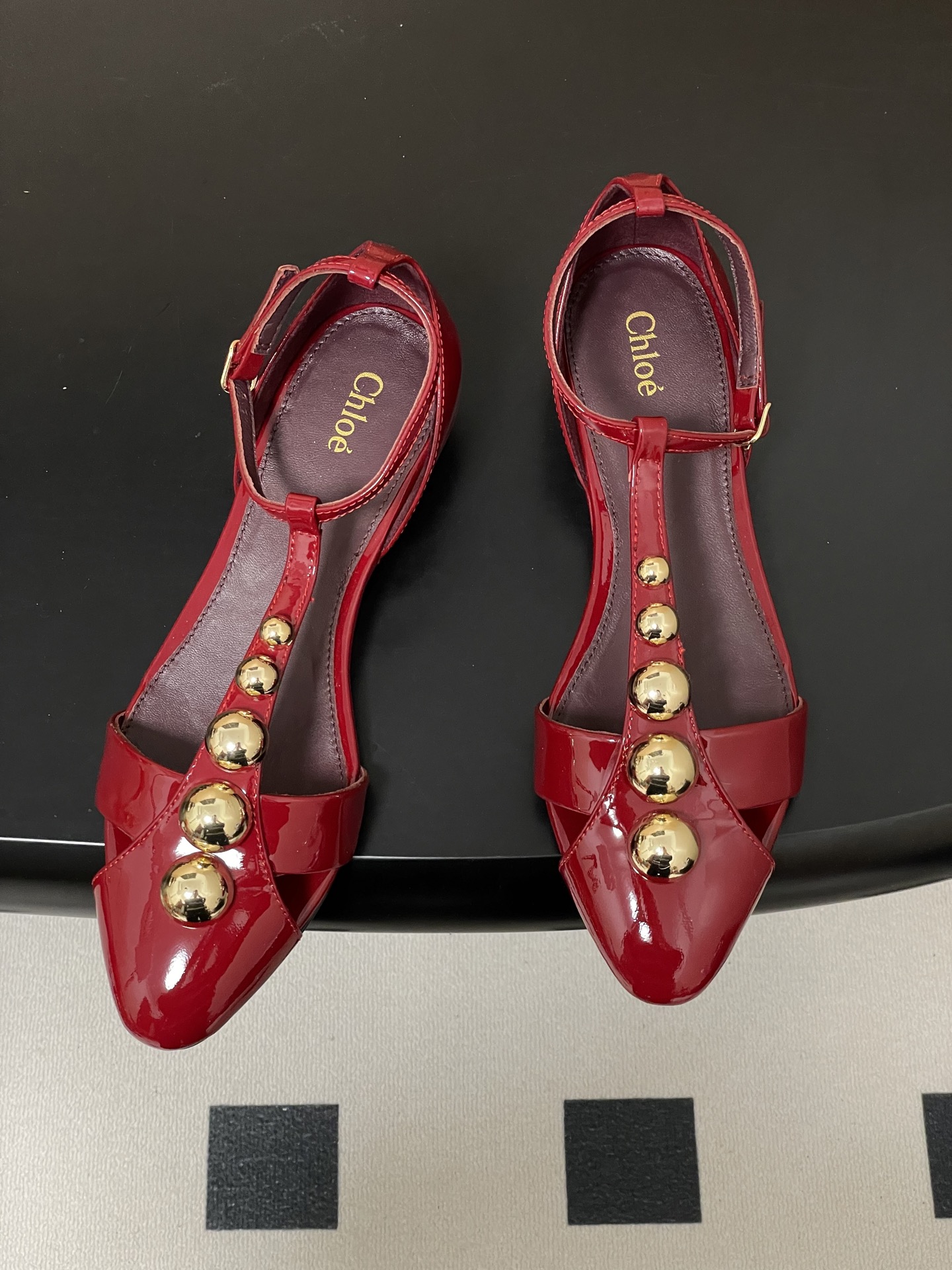 -Chloe蔻依 26ss春夏新款 小坡跟芭蕾舞鞋圆头漆皮简约优雅玛丽珍鞋高跟单鞋复古 T 字带金圆珠凉