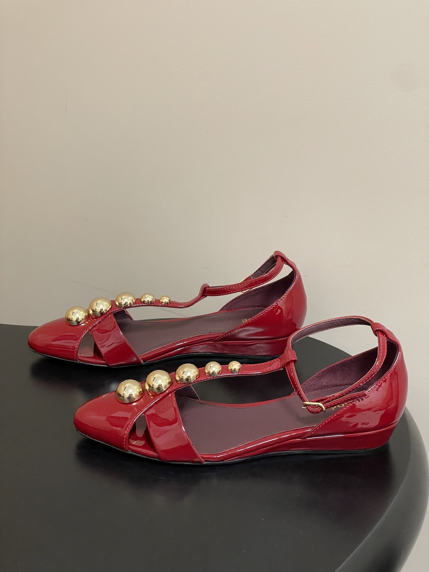 -Chloe蔻依 26ss春夏新款 小坡跟芭蕾舞鞋圆头漆皮简约优雅玛丽珍鞋高跟单鞋复古 T 字带金圆珠凉