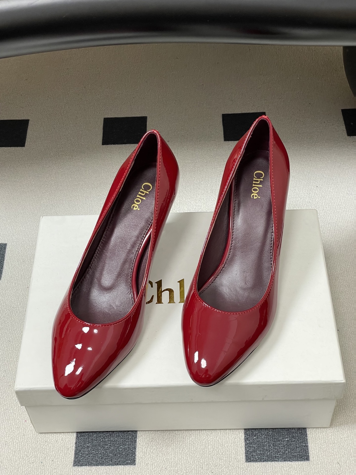 -Chloe蔻依 26ss春夏新款 小坡跟芭蕾舞鞋圆头漆皮简约优雅玛丽珍鞋高跟单鞋这款焕新设计的MARC