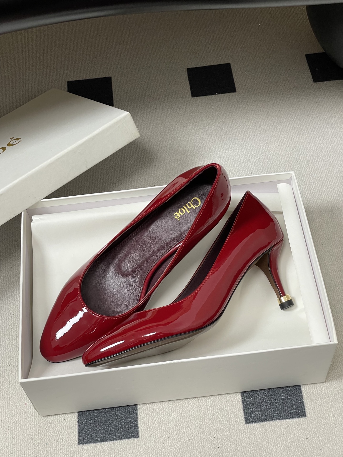 -Chloe蔻依 26ss春夏新款 小坡跟芭蕾舞鞋圆头漆皮简约优雅玛丽珍鞋高跟单鞋这款焕新设计的MARC