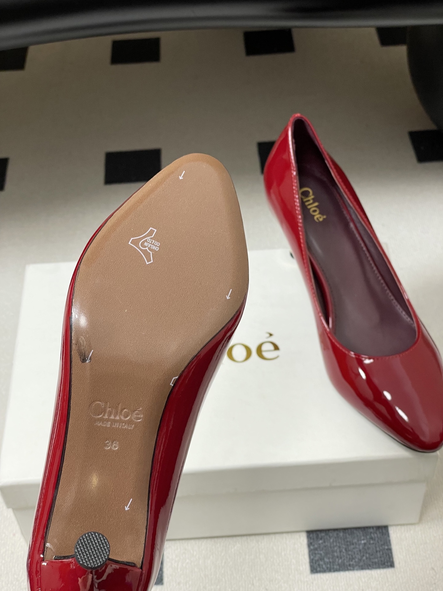 -Chloe蔻依 26ss春夏新款 小坡跟芭蕾舞鞋圆头漆皮简约优雅玛丽珍鞋高跟单鞋这款焕新设计的MARC