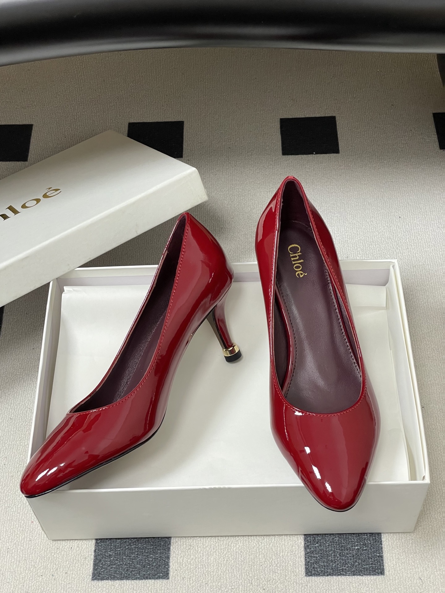 -Chloe蔻依 26ss春夏新款 小坡跟芭蕾舞鞋圆头漆皮简约优雅玛丽珍鞋高跟单鞋这款焕新设计的MARC