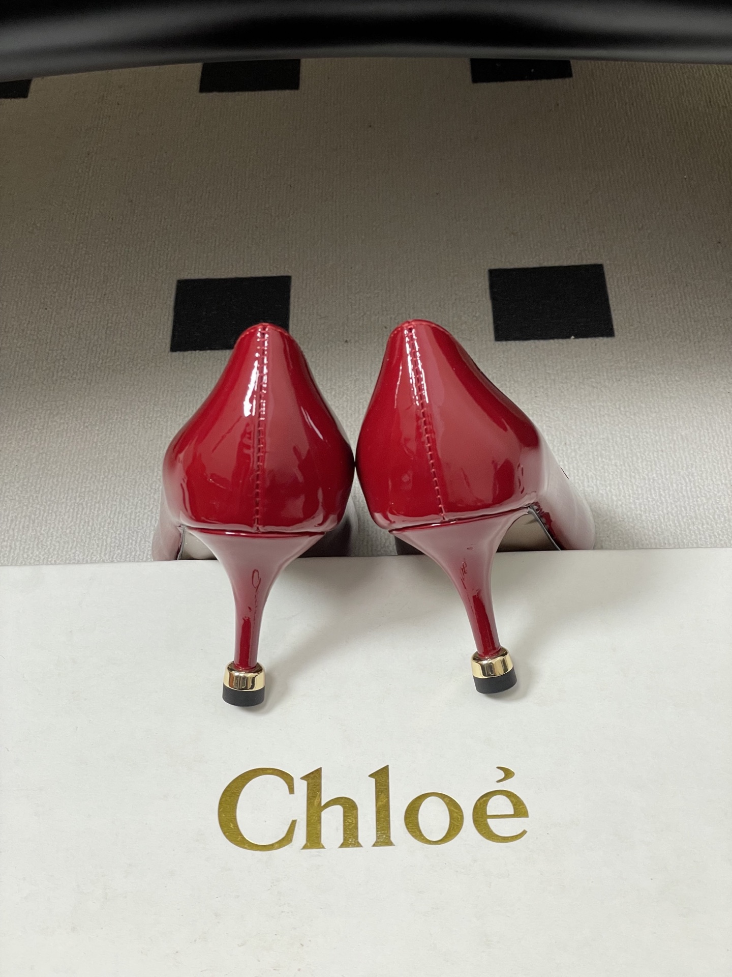 -Chloe蔻依 26ss春夏新款 小坡跟芭蕾舞鞋圆头漆皮简约优雅玛丽珍鞋高跟单鞋这款焕新设计的MARC