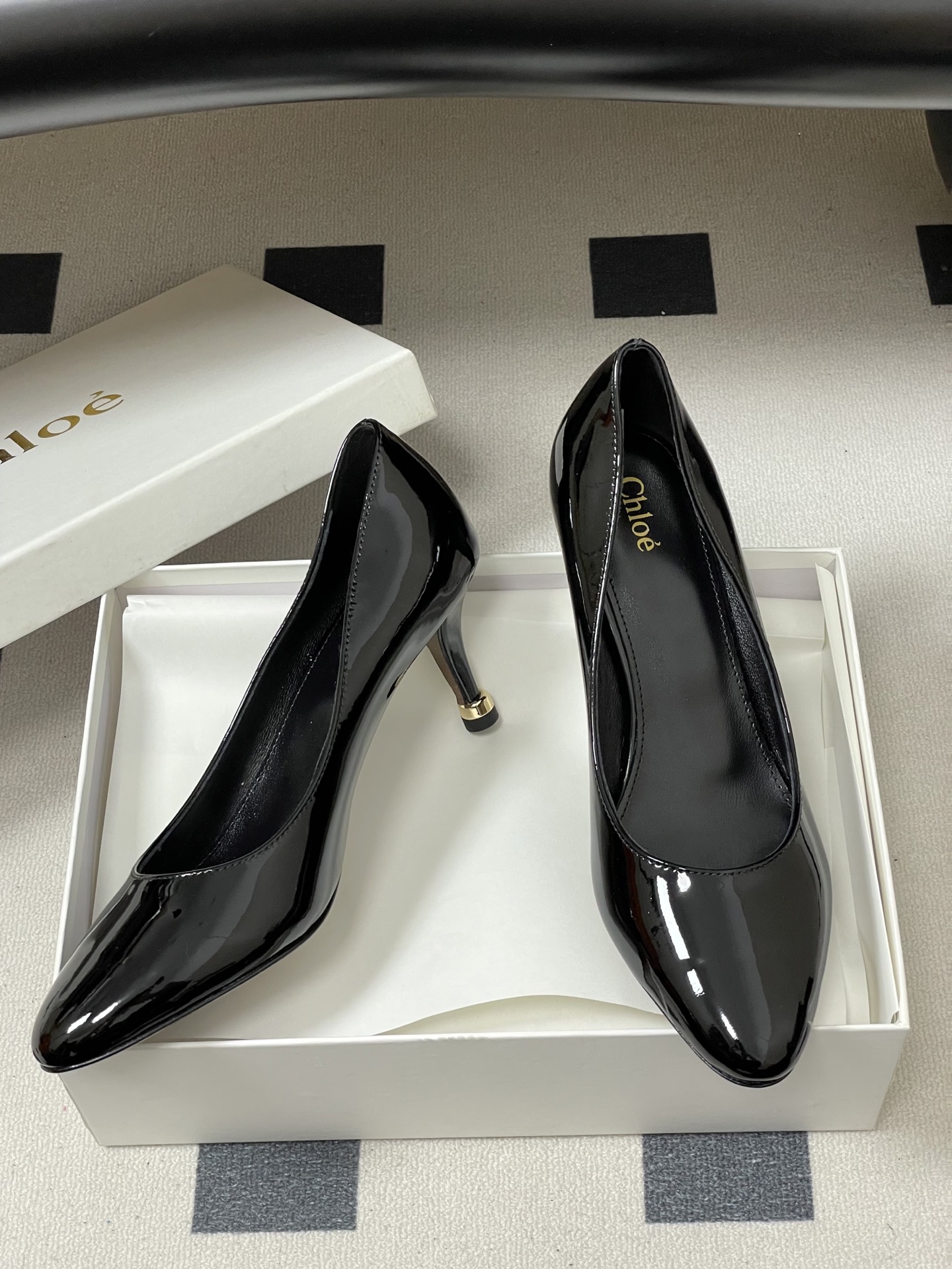 -Chloe蔻依 26ss春夏新款 小坡跟芭蕾舞鞋圆头漆皮简约优雅玛丽珍鞋高跟单鞋这款焕新设计的MARC