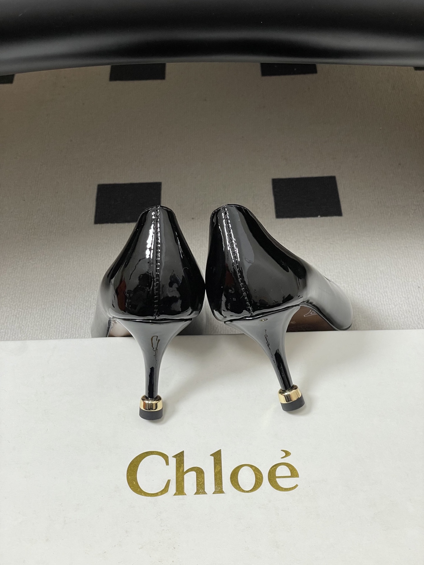 -Chloe蔻依 26ss春夏新款 小坡跟芭蕾舞鞋圆头漆皮简约优雅玛丽珍鞋高跟单鞋这款焕新设计的MARC