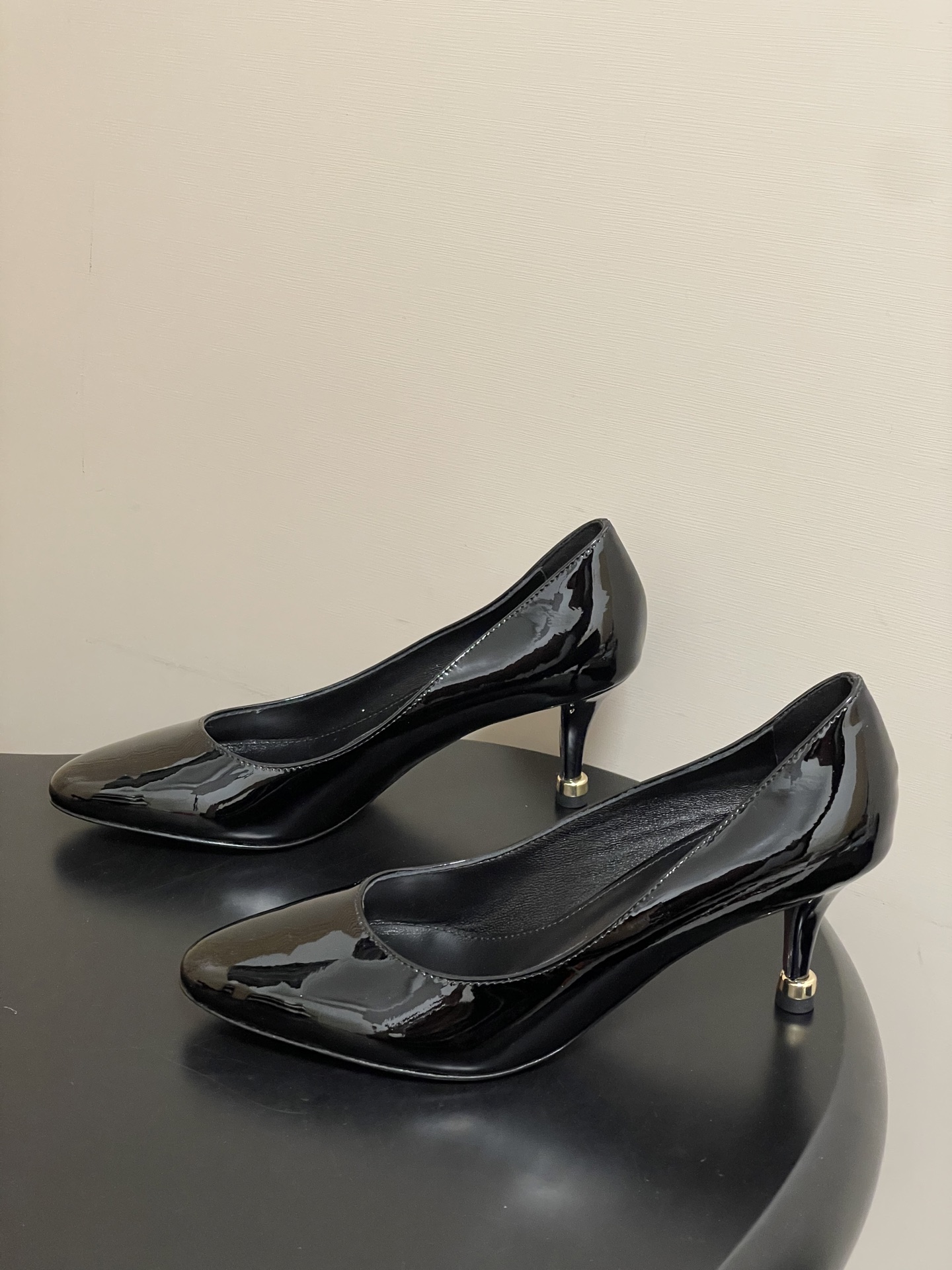 -Chloe蔻依 26ss春夏新款 小坡跟芭蕾舞鞋圆头漆皮简约优雅玛丽珍鞋高跟单鞋这款焕新设计的MARC