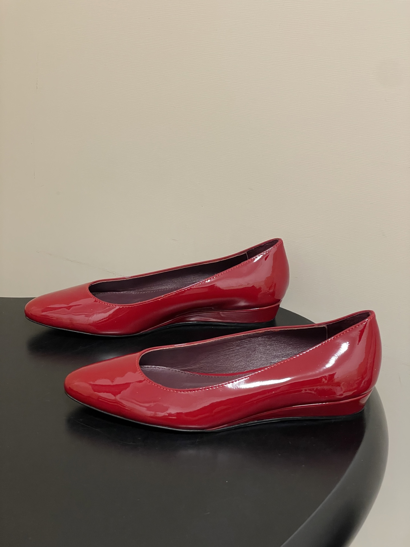 -Chloe蔻依 26ss春夏新款 小坡跟芭蕾舞鞋圆头漆皮简约优雅玛丽珍单鞋这款焕新设计的MARCIE芭