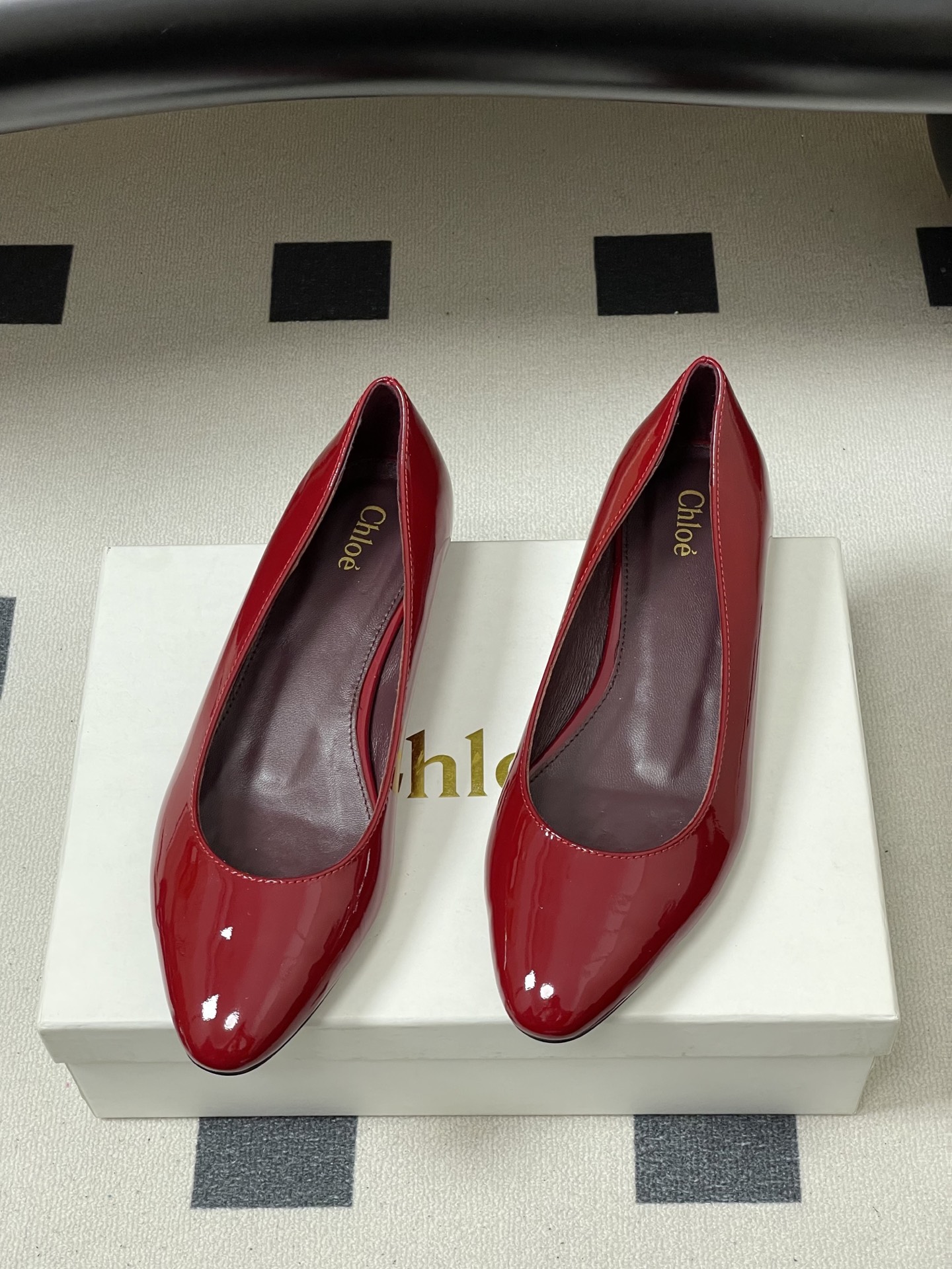 -Chloe蔻依 26ss春夏新款 小坡跟芭蕾舞鞋圆头漆皮简约优雅玛丽珍单鞋这款焕新设计的MARCIE芭