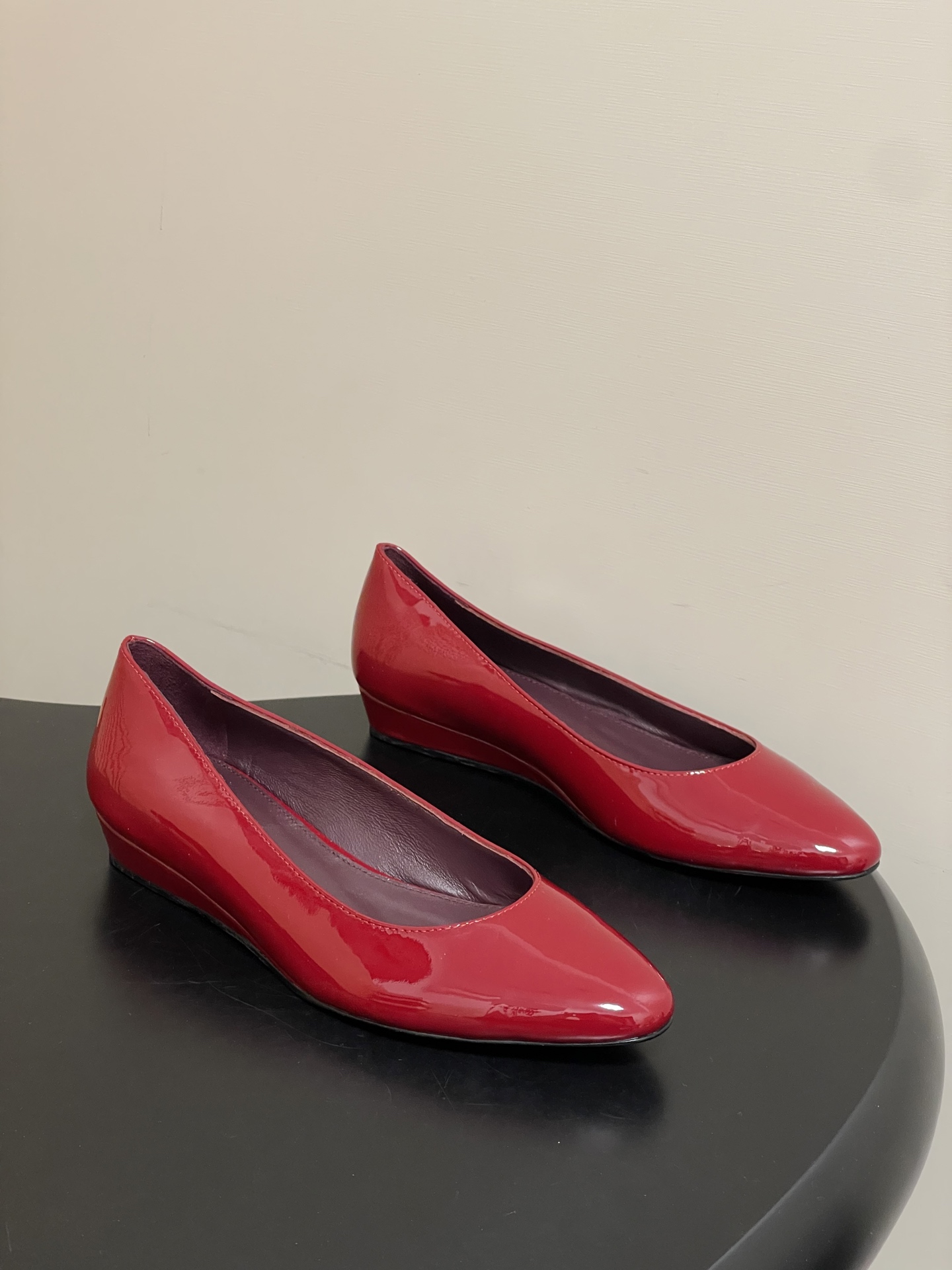 -Chloe蔻依 26ss春夏新款 小坡跟芭蕾舞鞋圆头漆皮简约优雅玛丽珍单鞋这款焕新设计的MARCIE芭