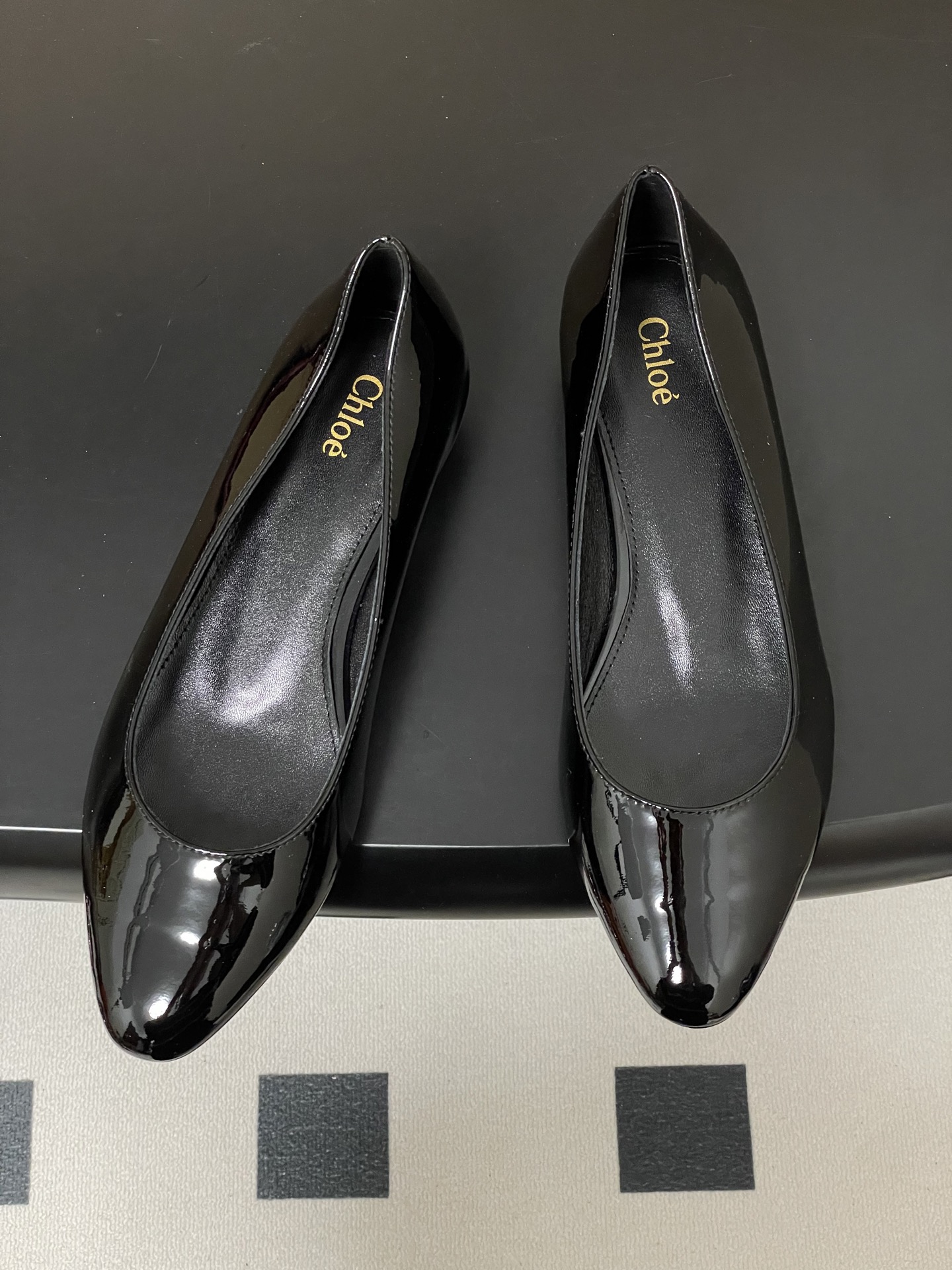 -Chloe蔻依 26ss春夏新款 小坡跟芭蕾舞鞋圆头漆皮简约优雅玛丽珍单鞋这款焕新设计的MARCIE芭