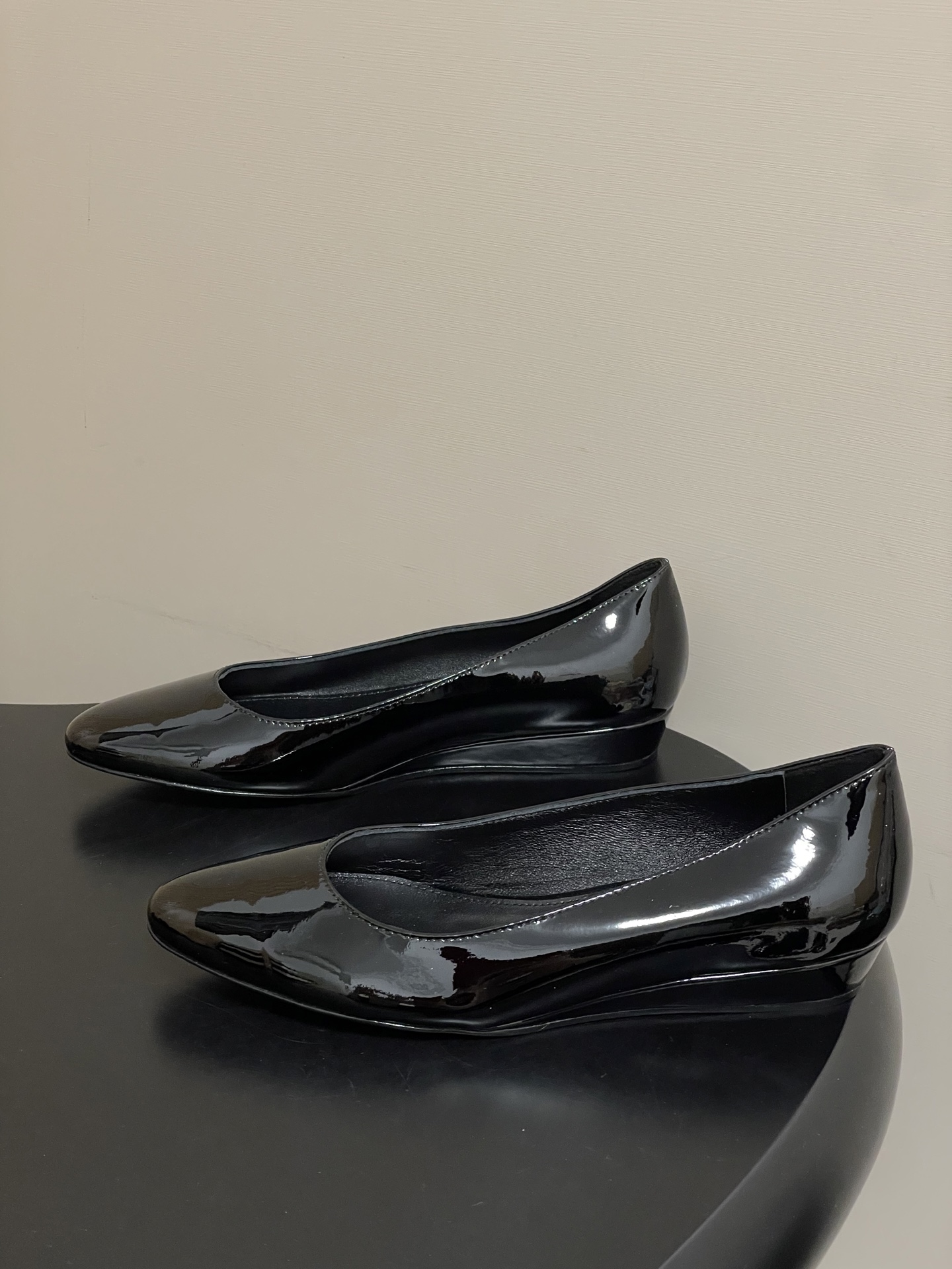 -Chloe蔻依 26ss春夏新款 小坡跟芭蕾舞鞋圆头漆皮简约优雅玛丽珍单鞋这款焕新设计的MARCIE芭