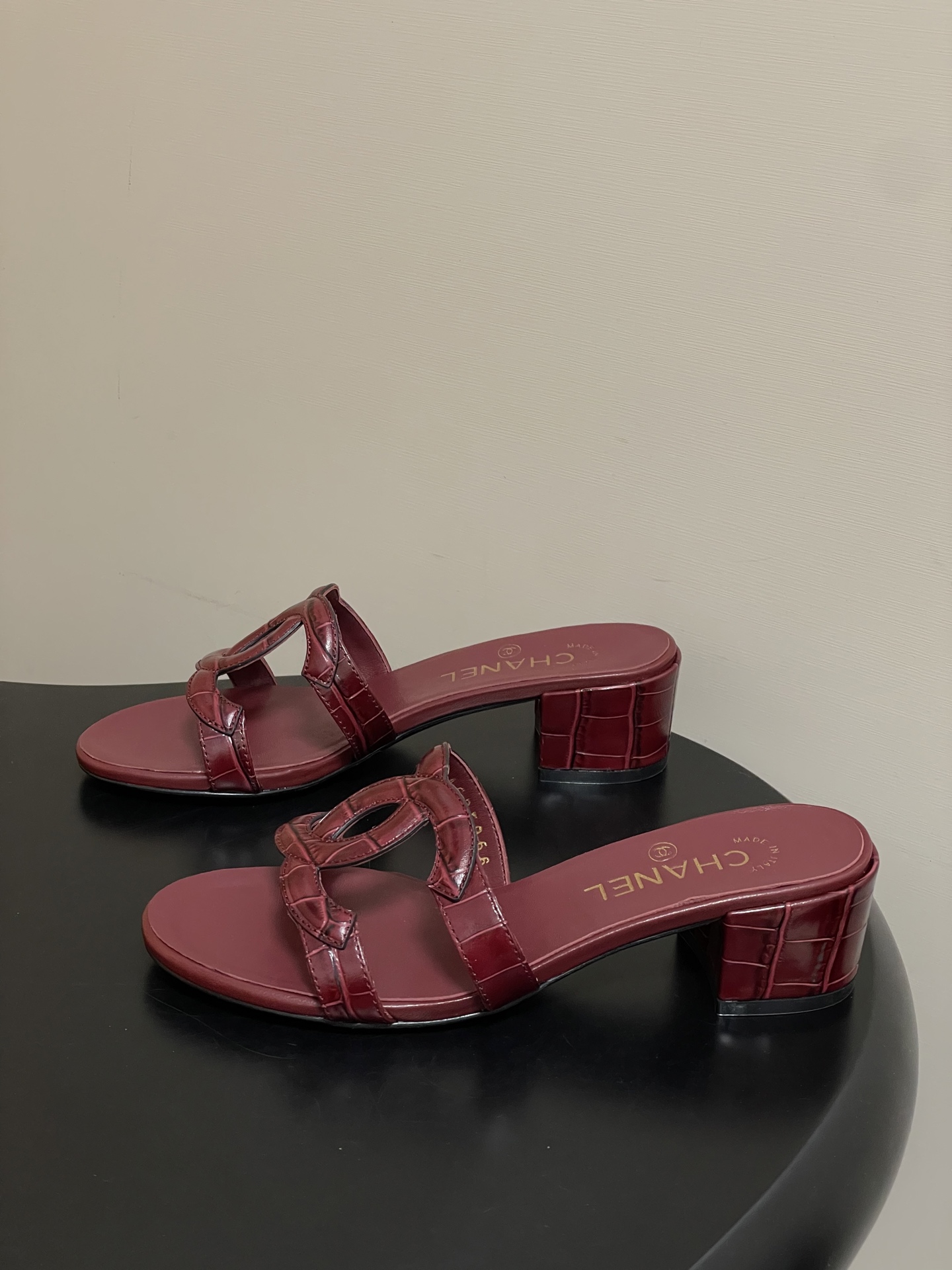 -26Ss春夏新款Chanel香奈儿 度假风小香经典大双C镂空高跟凉拖鞋蜜儿一字带平底拖鞋鞋面装饰大双c