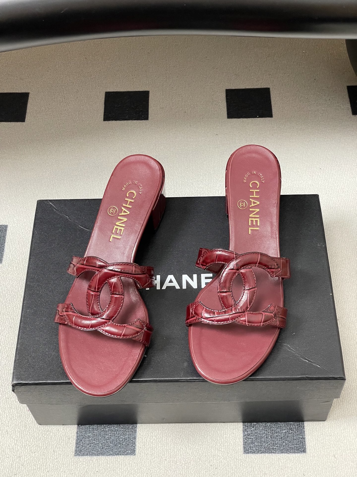-26Ss春夏新款Chanel香奈儿 度假风小香经典大双C镂空高跟凉拖鞋蜜儿一字带平底拖鞋鞋面装饰大双c