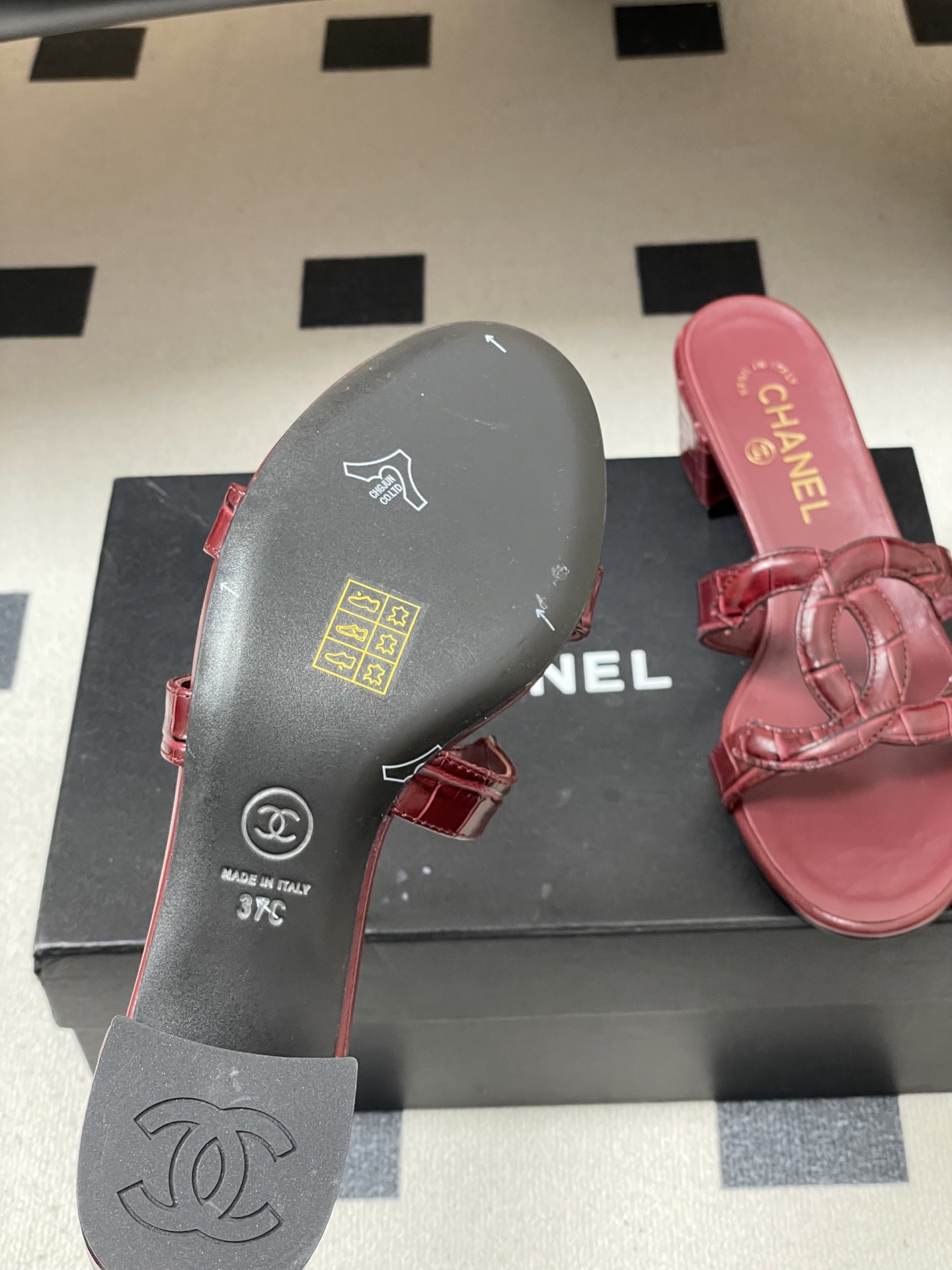 -26Ss春夏新款Chanel香奈儿 度假风小香经典大双C镂空高跟凉拖鞋蜜儿一字带平底拖鞋鞋面装饰大双c